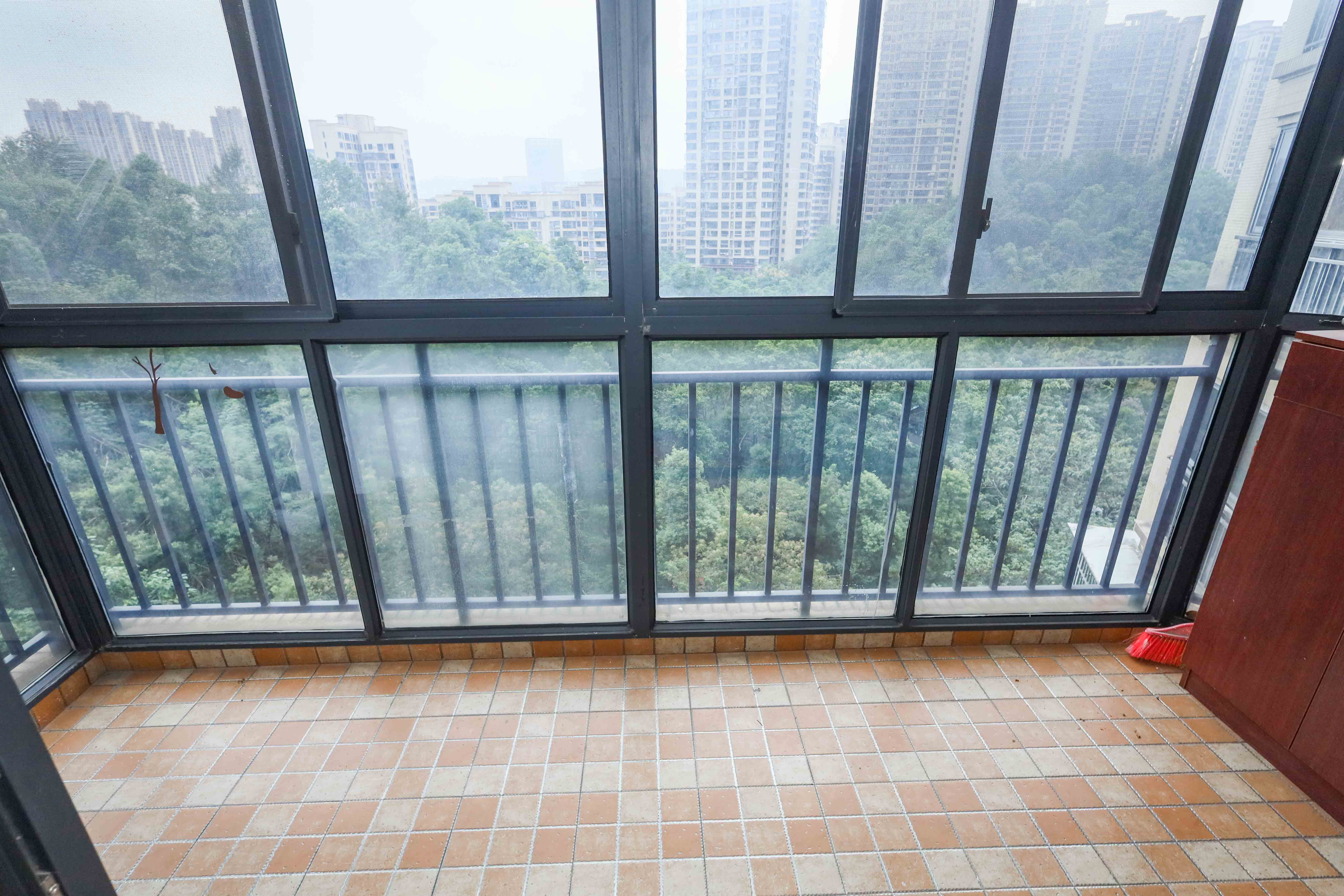 保利麓谷林语B区  3室2厅2卫   128.00万阳台