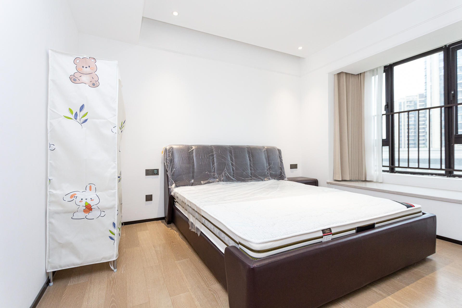 万科滨河道  3室2厅2卫    120.0万 万科滨河道  3室2厅2卫    120.0万卧室