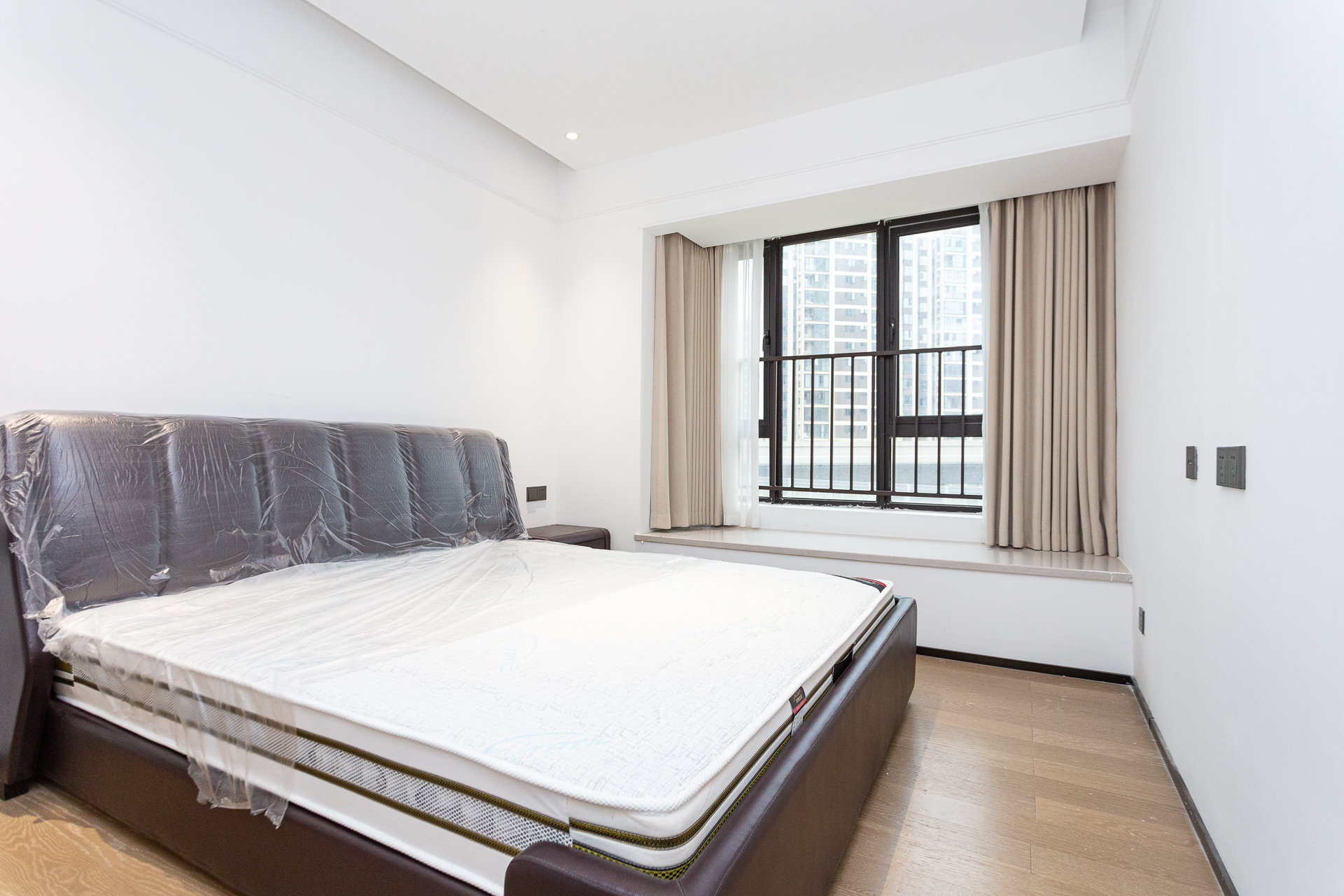 万科滨河道  3室2厅2卫    120.0万 万科滨河道  3室2厅2卫    120.0万卧室