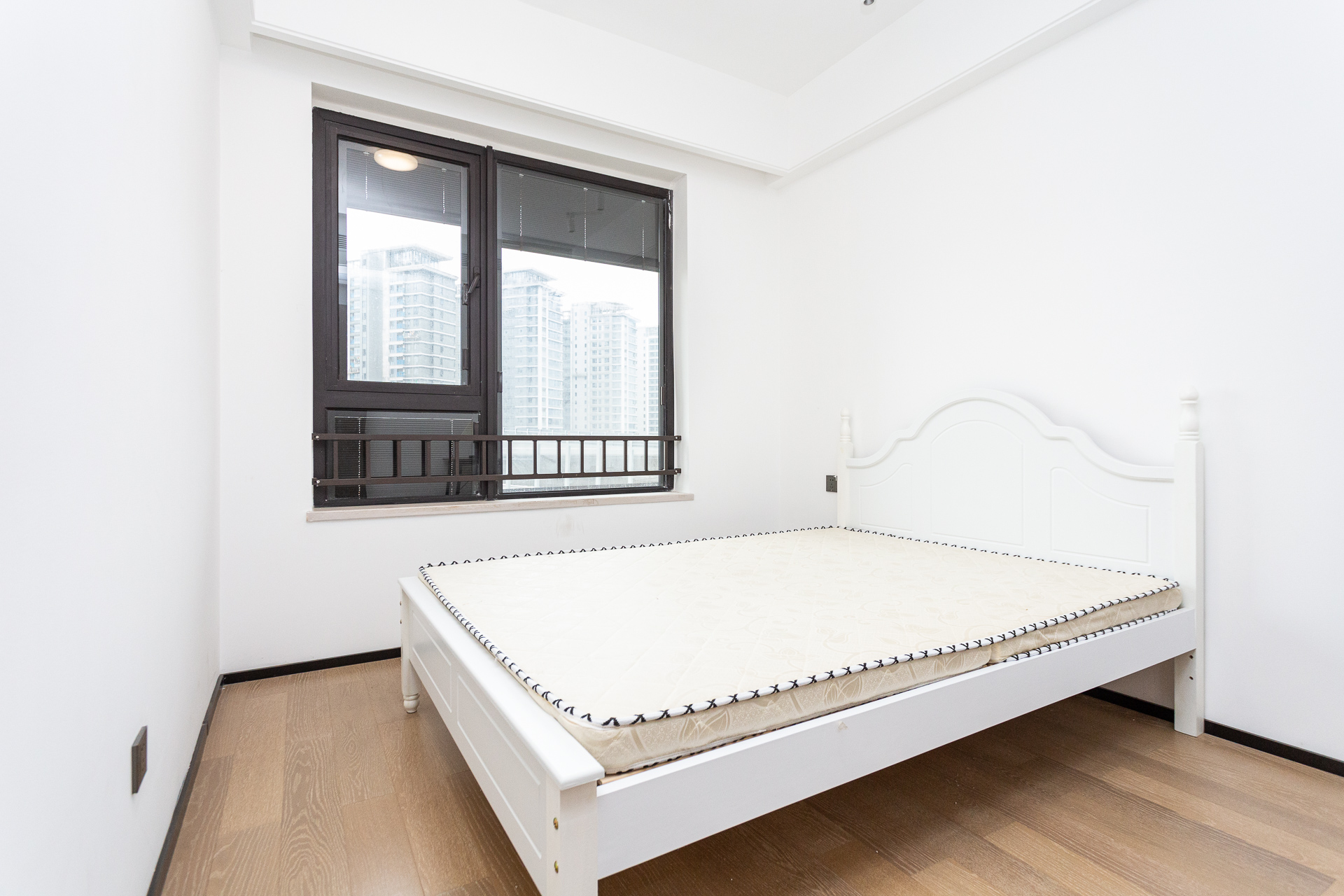 万科滨河道  3室2厅2卫    120.0万 万科滨河道  3室2厅2卫    120.0万卧室