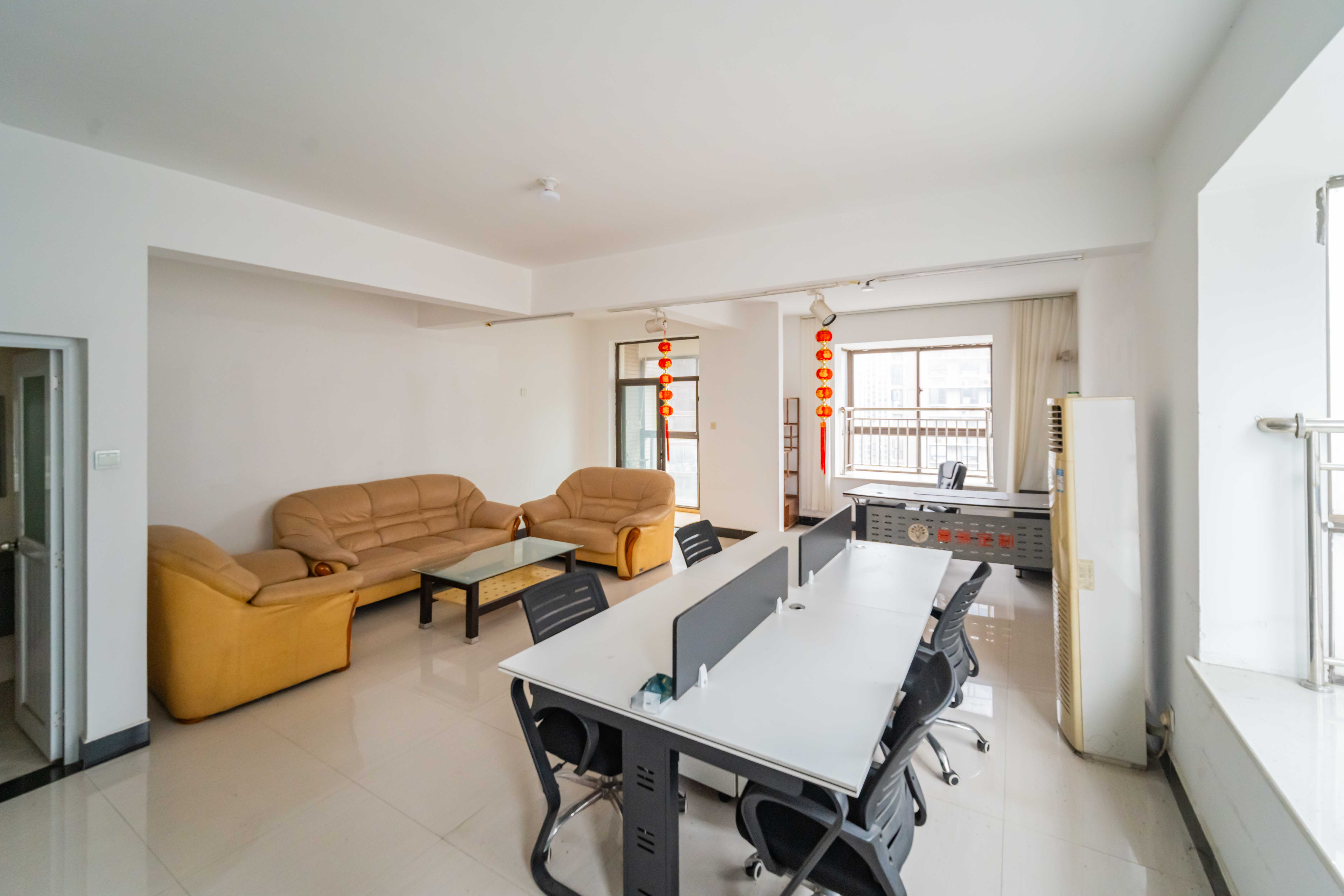 万树丹堤  2室2厅1卫    72.0万客厅