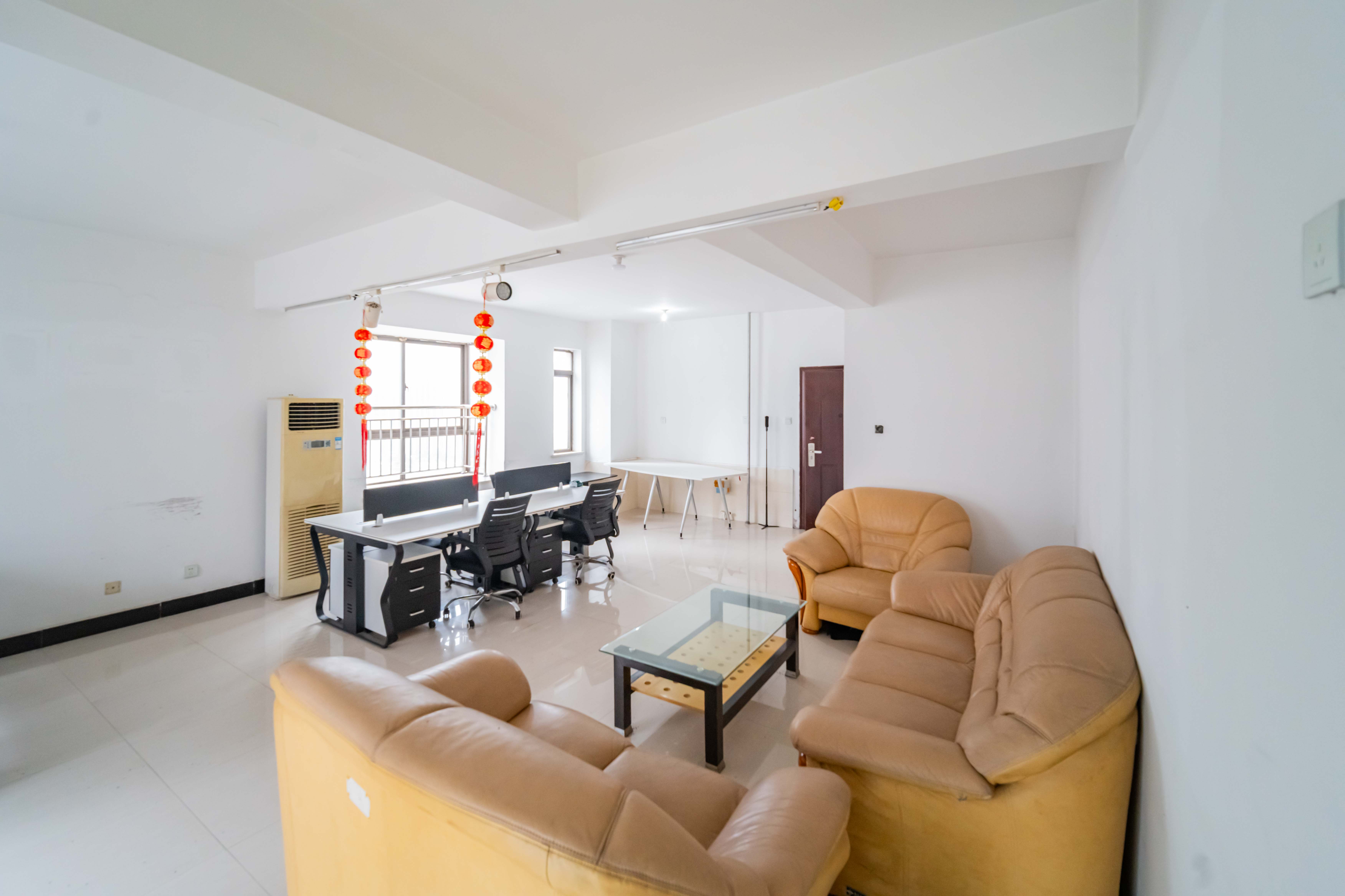 万树丹堤  2室2厅1卫    72.0万客厅