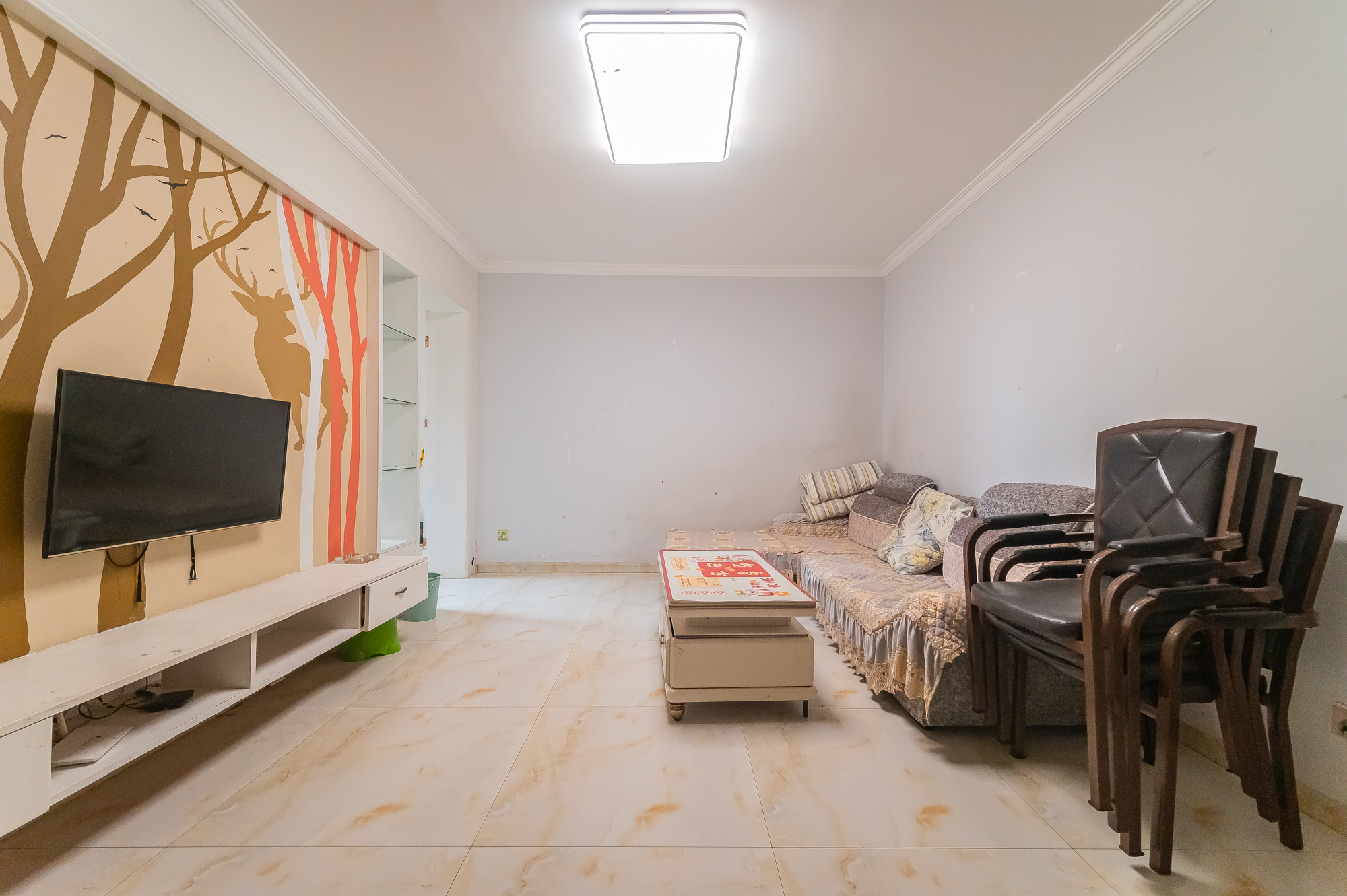 深业睿城  3室2厅1卫    59.98万 深业睿城  3室2厅1卫    59.98万客厅