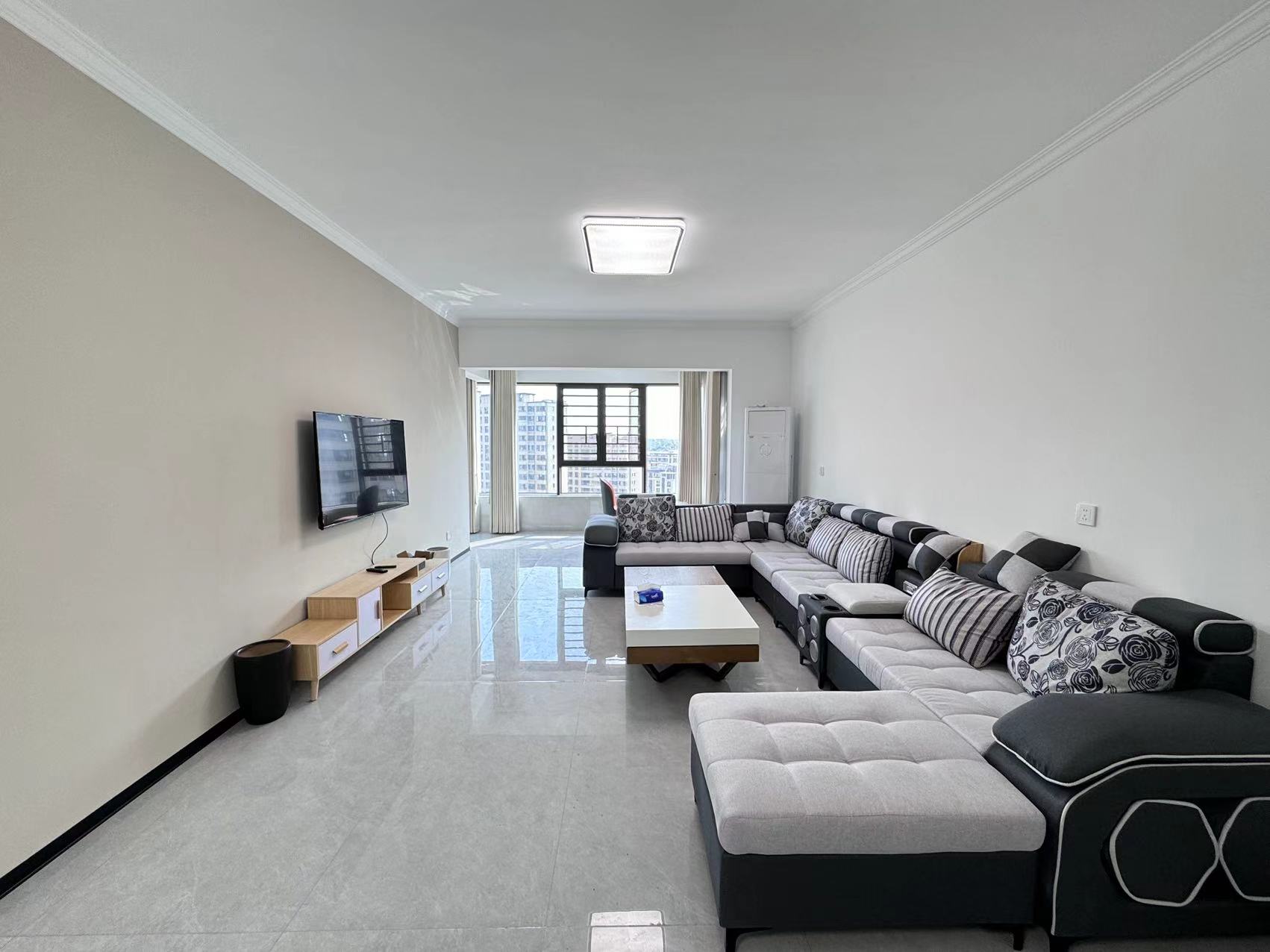 航空未名小区(北大资源) 4室2厅2卫 79.0万 航空未名小区(北大资源) 4室2厅2卫 79.0万室内图