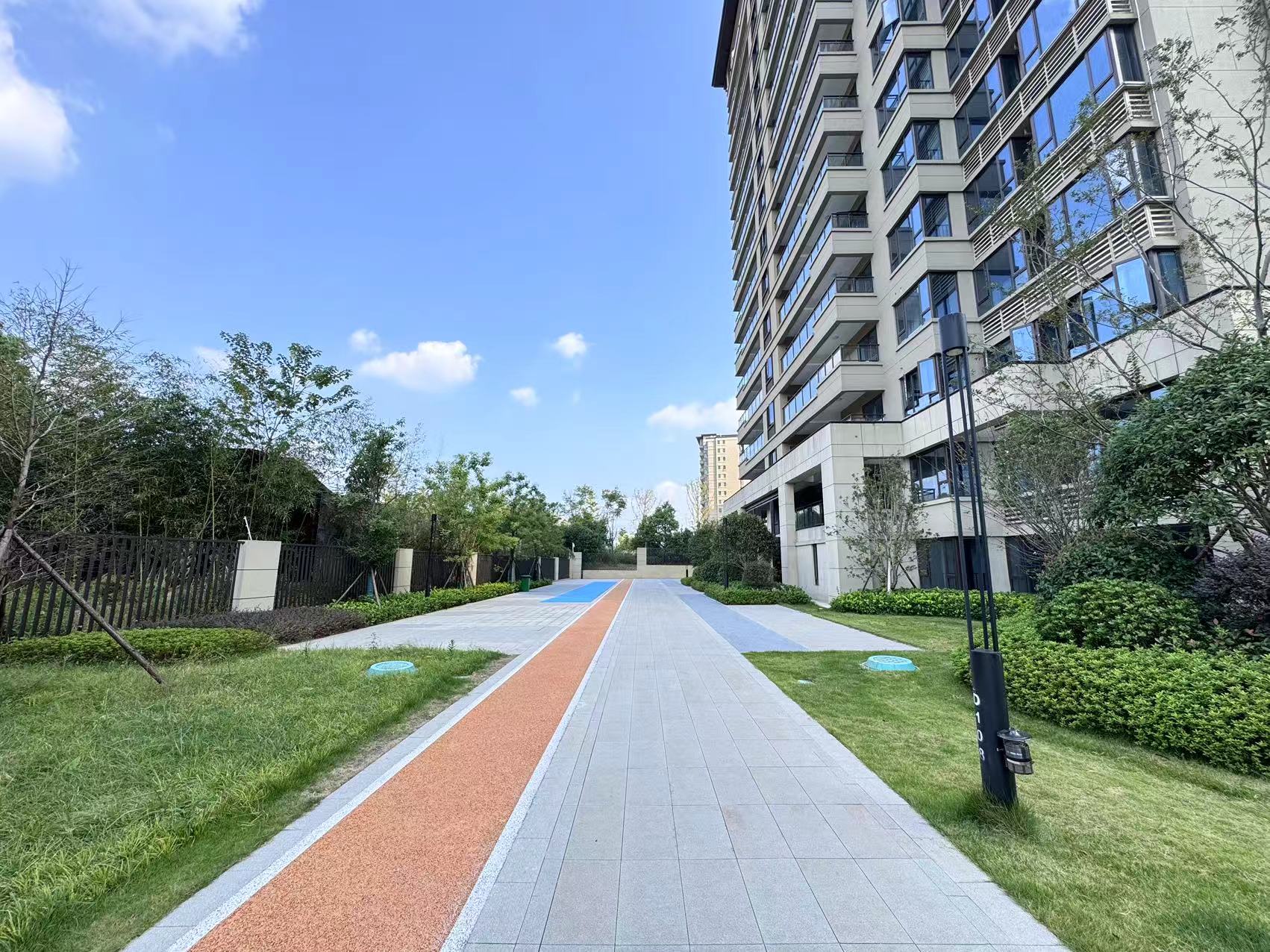 航空未名小区(北大资源) 4室2厅2卫 79.0万 航空未名小区(北大资源) 4室2厅2卫 79.0万小区图