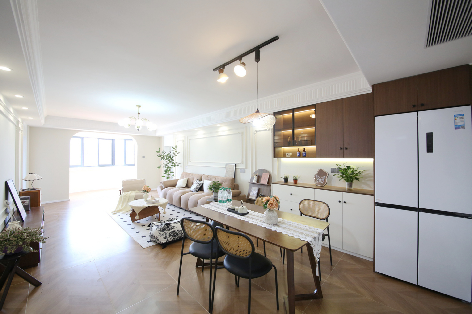 城市花园  3室2厅2卫    132.8万客厅