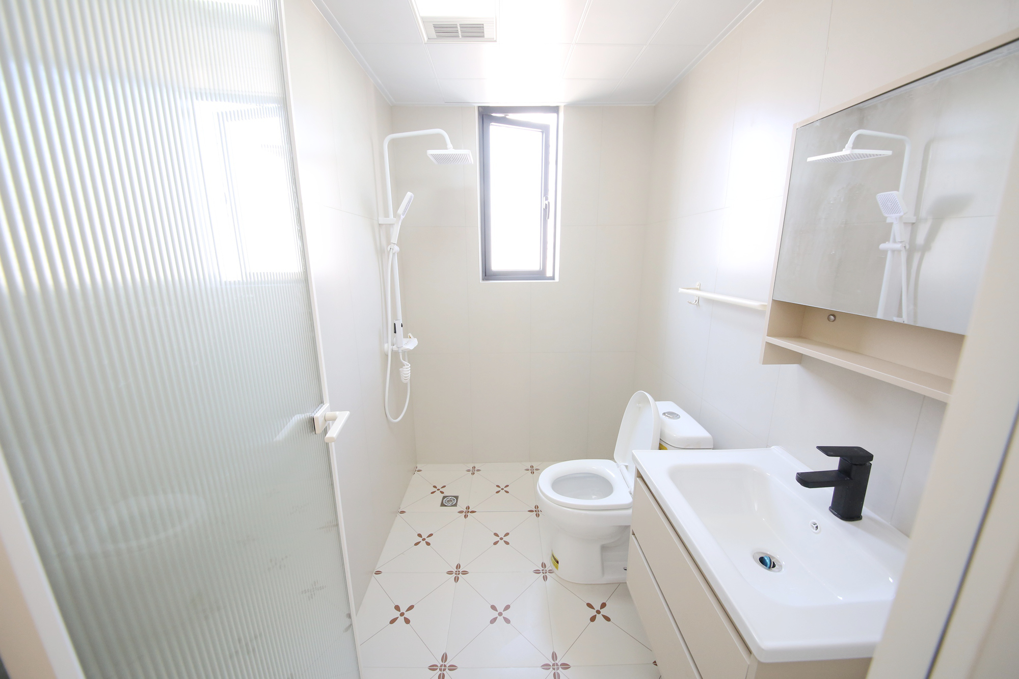 城市花园  3室2厅2卫    132.8万卫生间