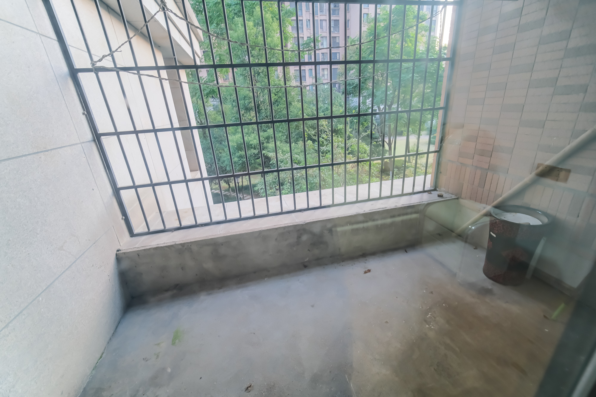 三一街区  3室2厅1卫    73.5万阳台