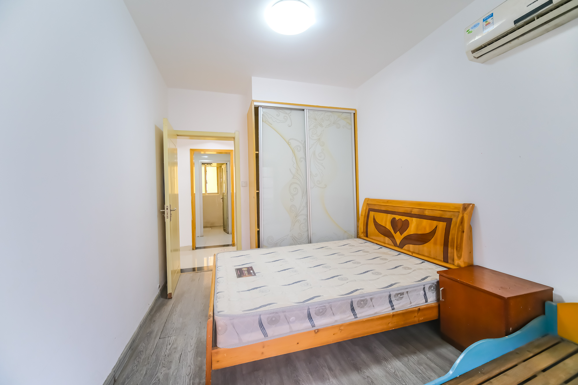 世景华庭 3室2厅2卫 68.8万 世景华庭 3室2厅2卫 68.8万卧室