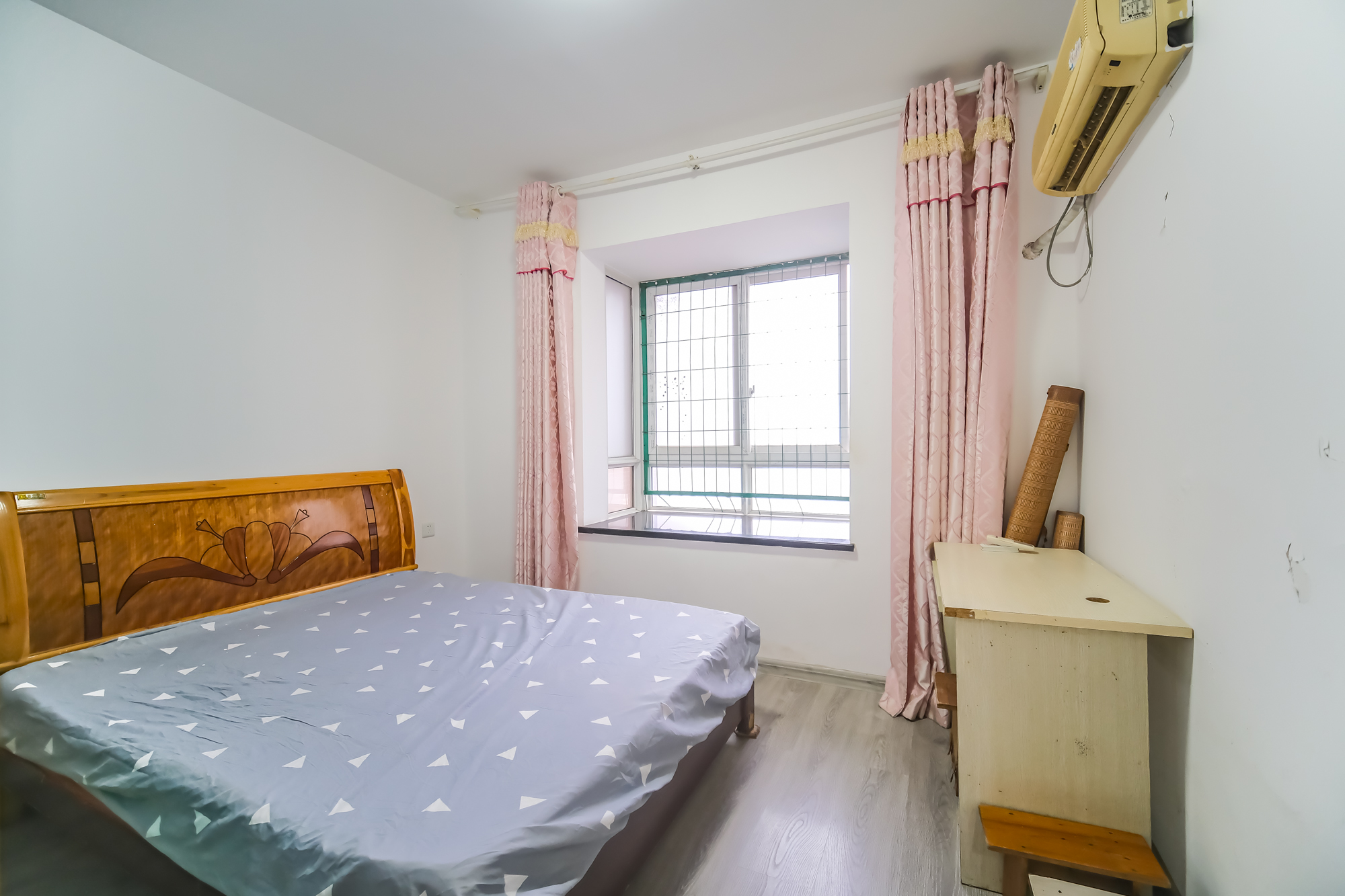 世景华庭 3室2厅2卫 68.8万 世景华庭 3室2厅2卫 68.8万卧室