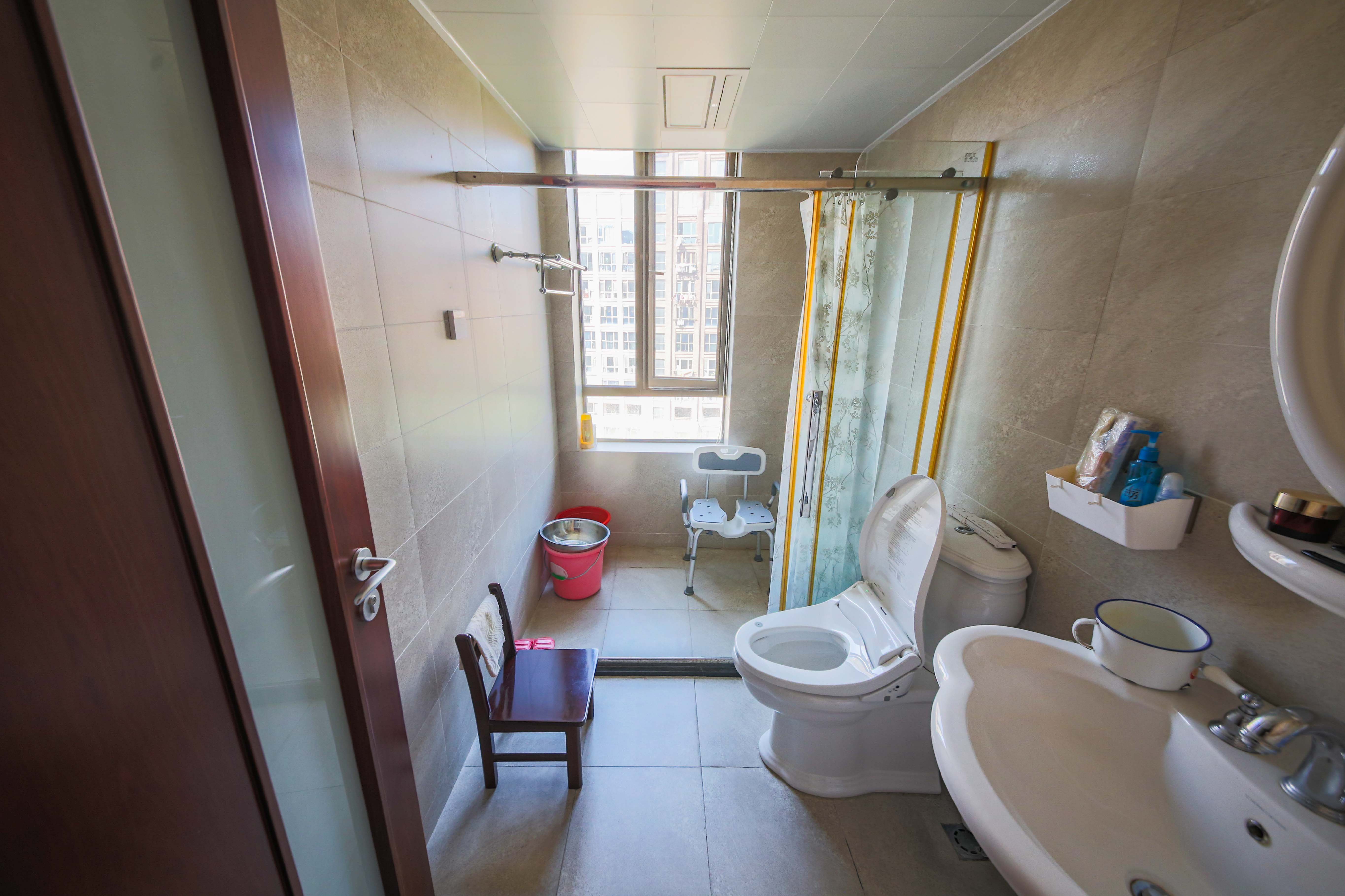 奥林匹克花园  4室2厅1卫    300.0万 奥林匹克花园  4室2厅1卫    300.0万卫生间