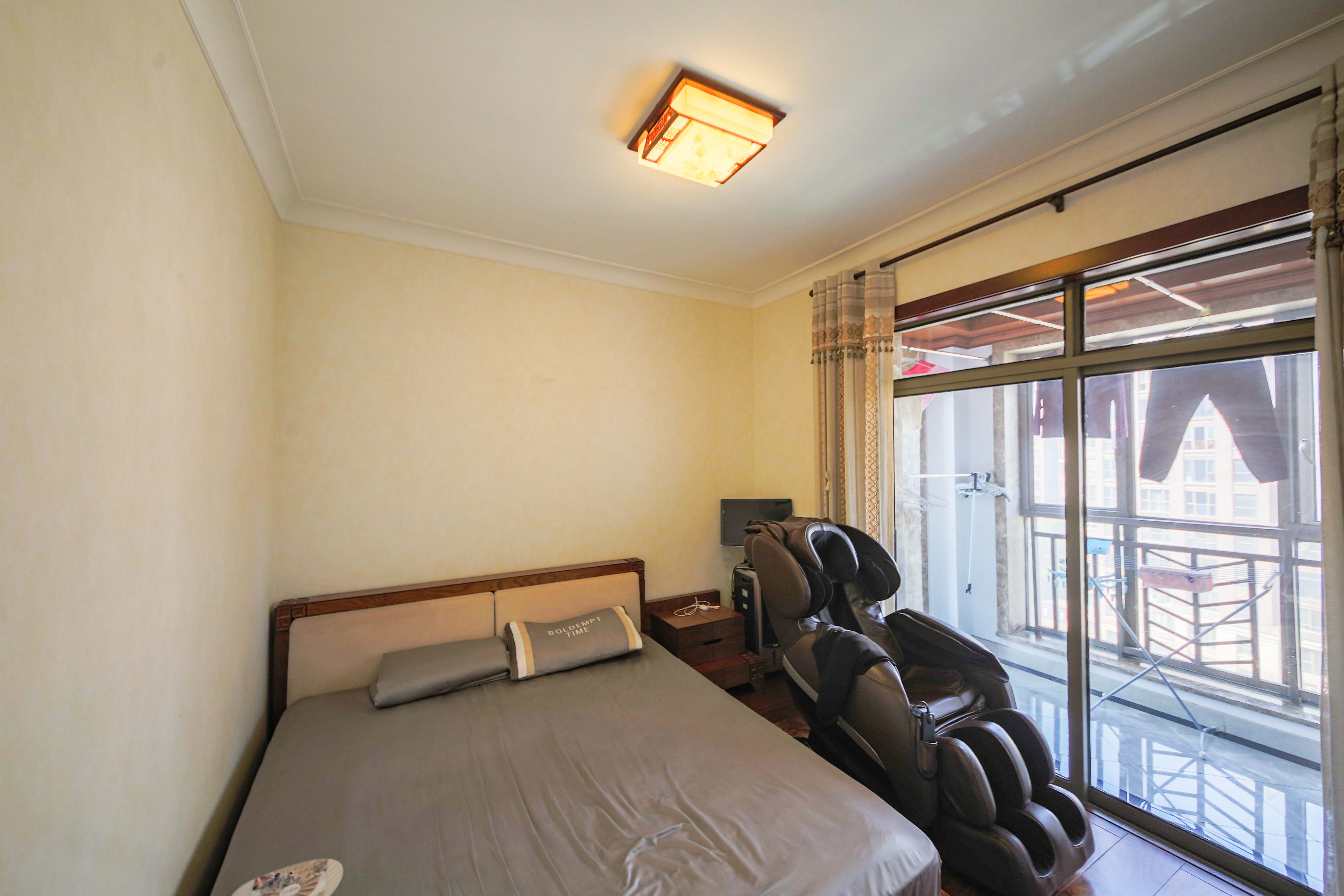 奥林匹克花园  4室2厅1卫    300.0万 奥林匹克花园  4室2厅1卫    300.0万卧室