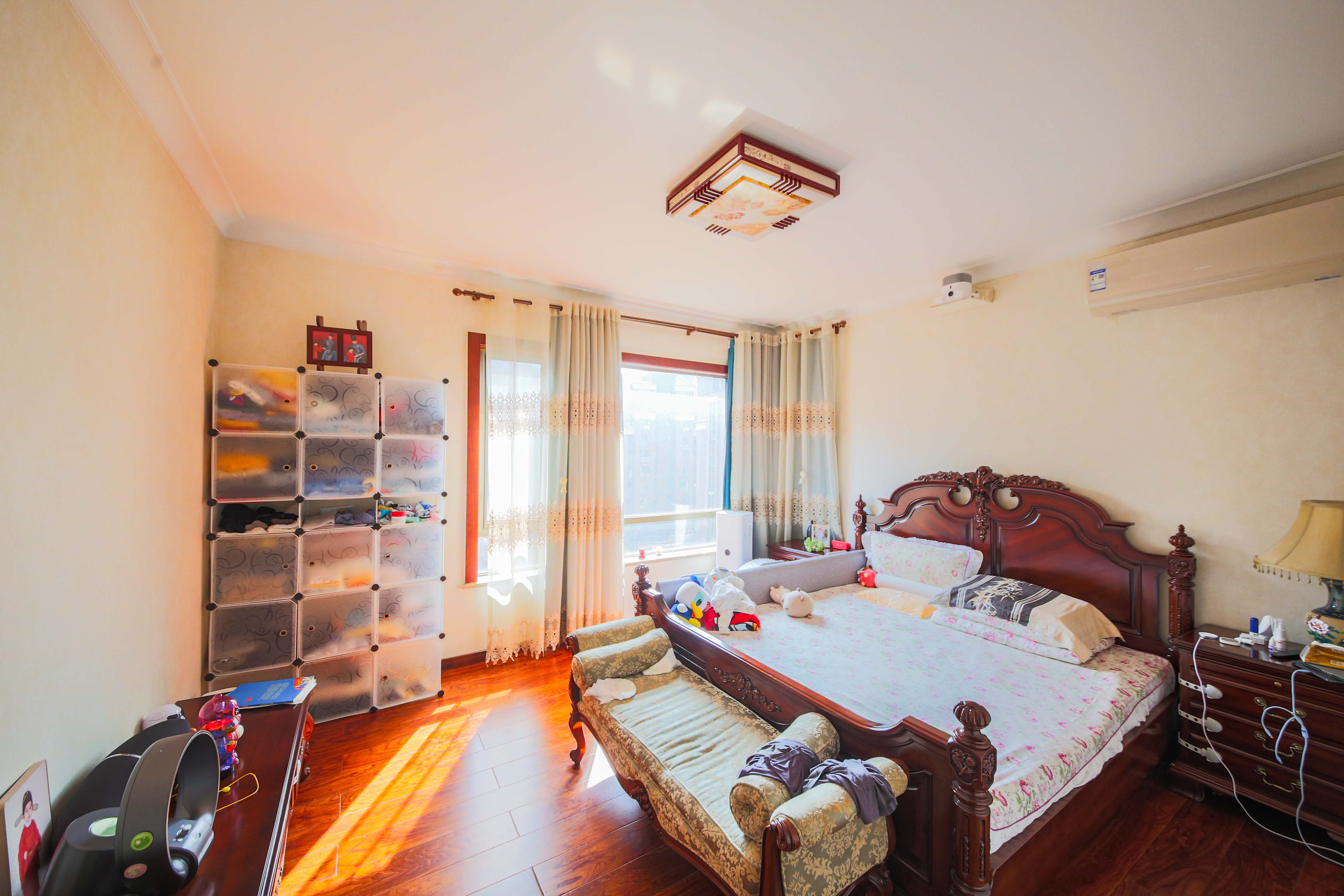 奥林匹克花园  4室2厅1卫    300.0万 奥林匹克花园  4室2厅1卫    300.0万卧室