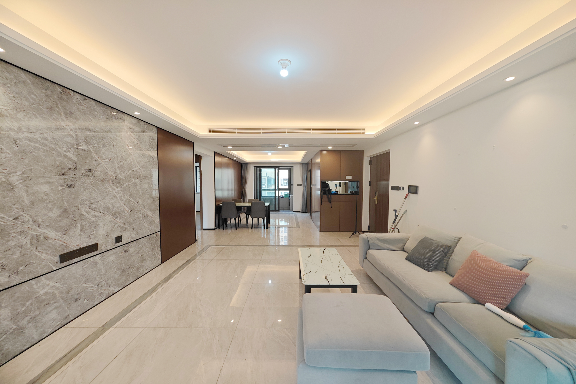 万科魅力之城天阔里 4室2厅2卫 240.0万 万科魅力之城天阔里 4室2厅2卫 240.0万客厅