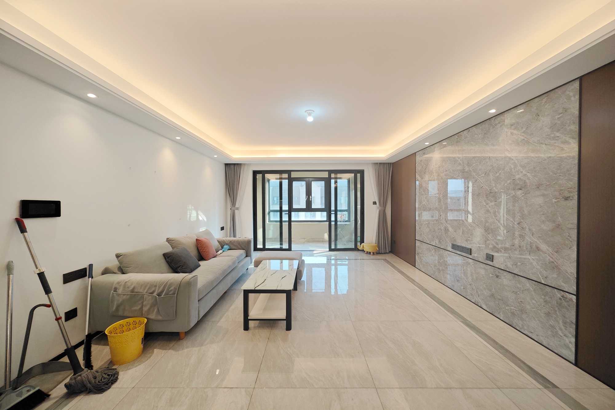 万科魅力之城天阔里 4室2厅2卫 240.0万 万科魅力之城天阔里 4室2厅2卫 240.0万客厅