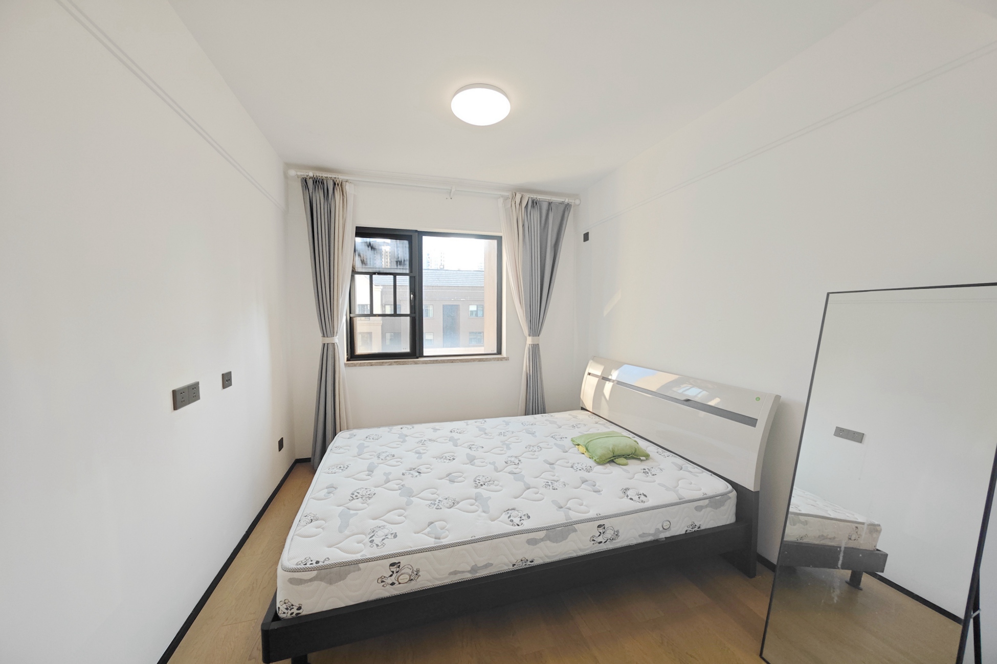 万科魅力之城天阔里 4室2厅2卫 240.0万 万科魅力之城天阔里 4室2厅2卫 240.0万卧室