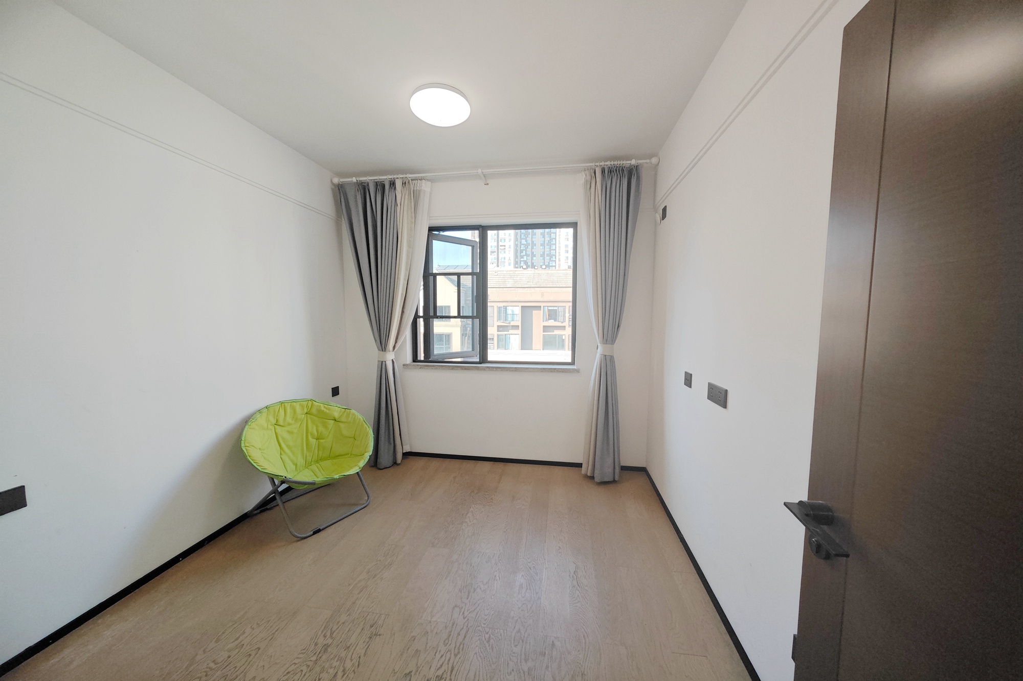 万科魅力之城天阔里 4室2厅2卫 240.0万 万科魅力之城天阔里 4室2厅2卫 240.0万卧室