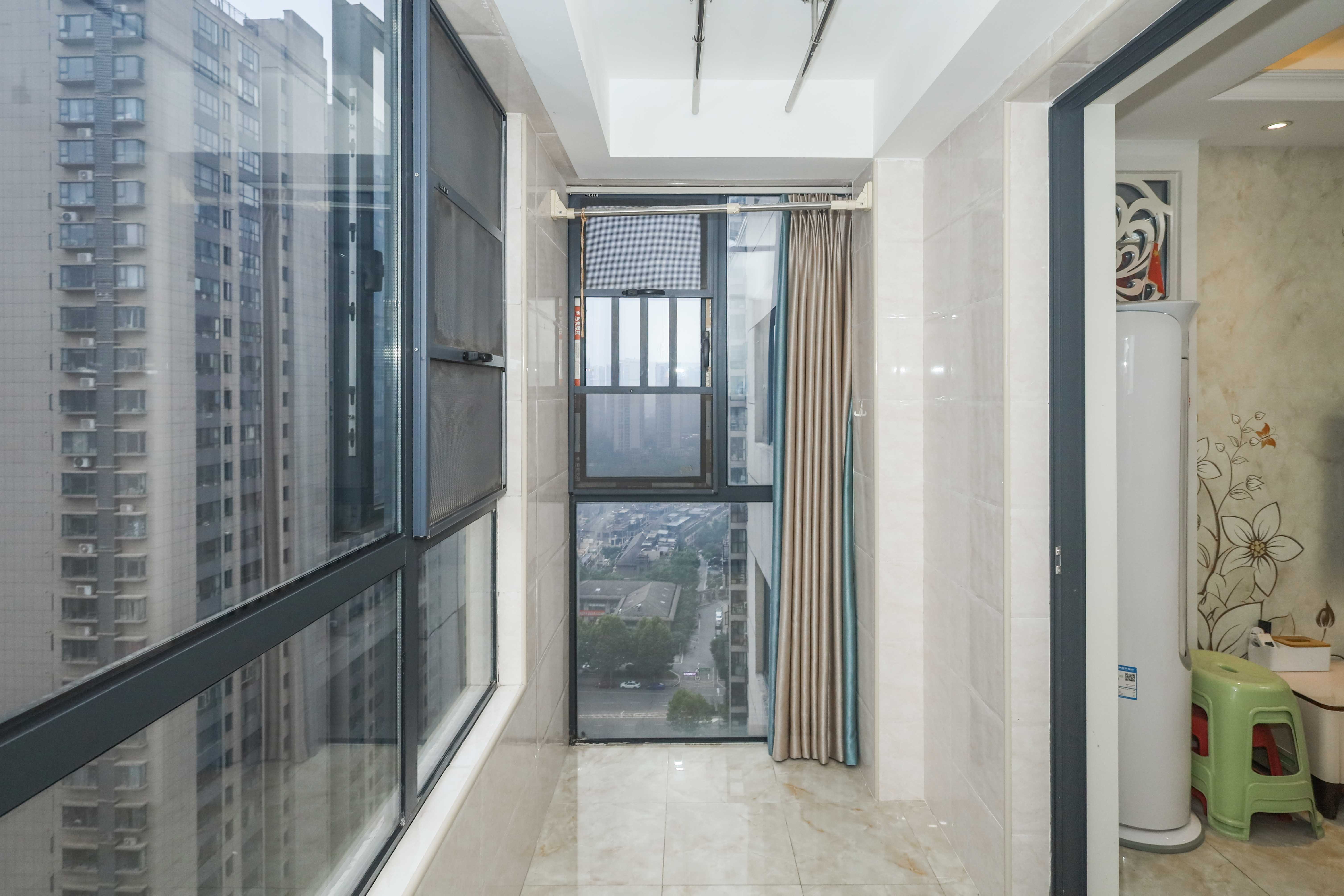 中国铁建梅溪青秀一期  3室2厅1卫   108.80万阳台