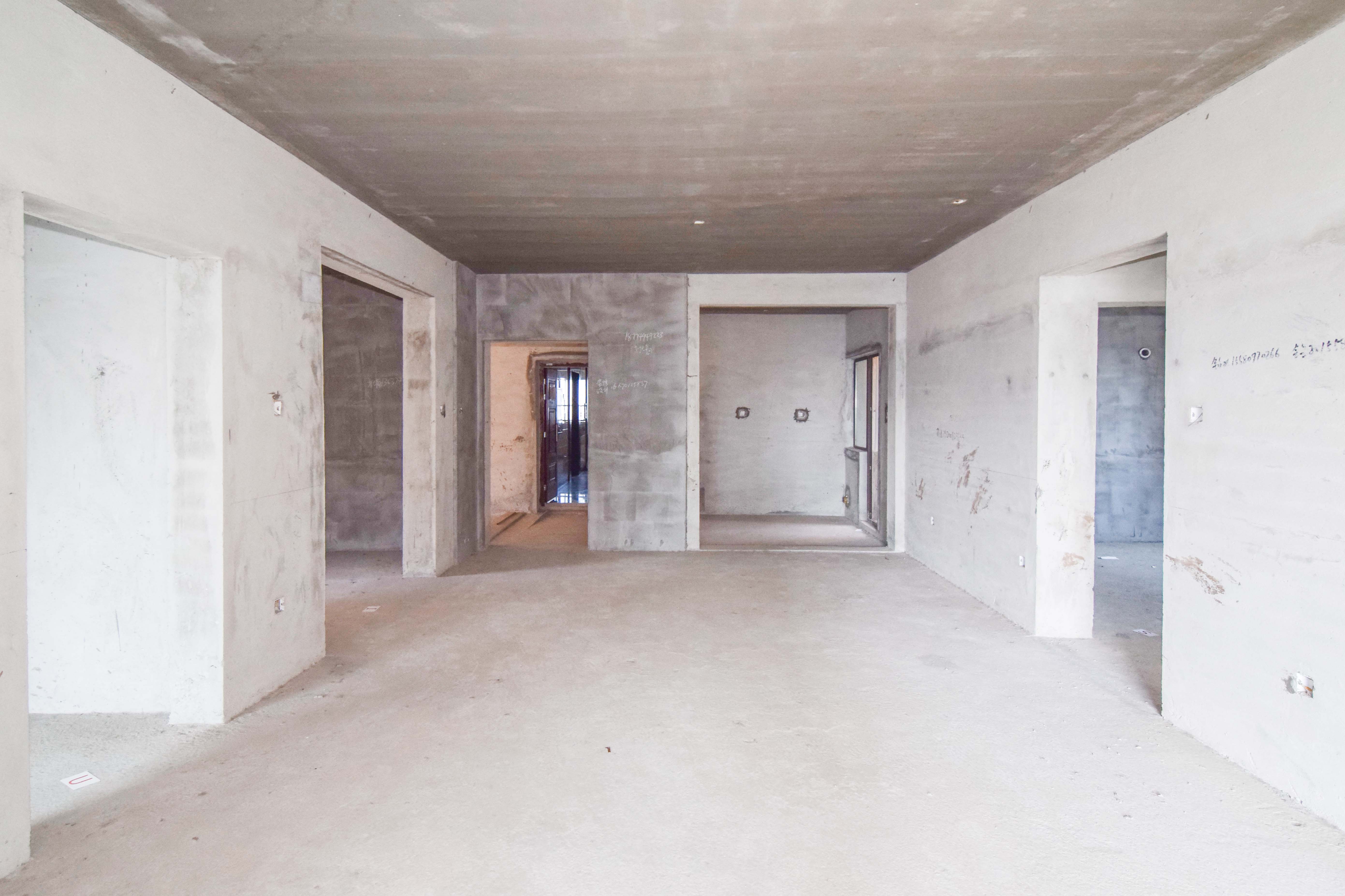 润和又一城 5室2厅2卫 107.8万 润和又一城 5室2厅2卫 107.8万客厅