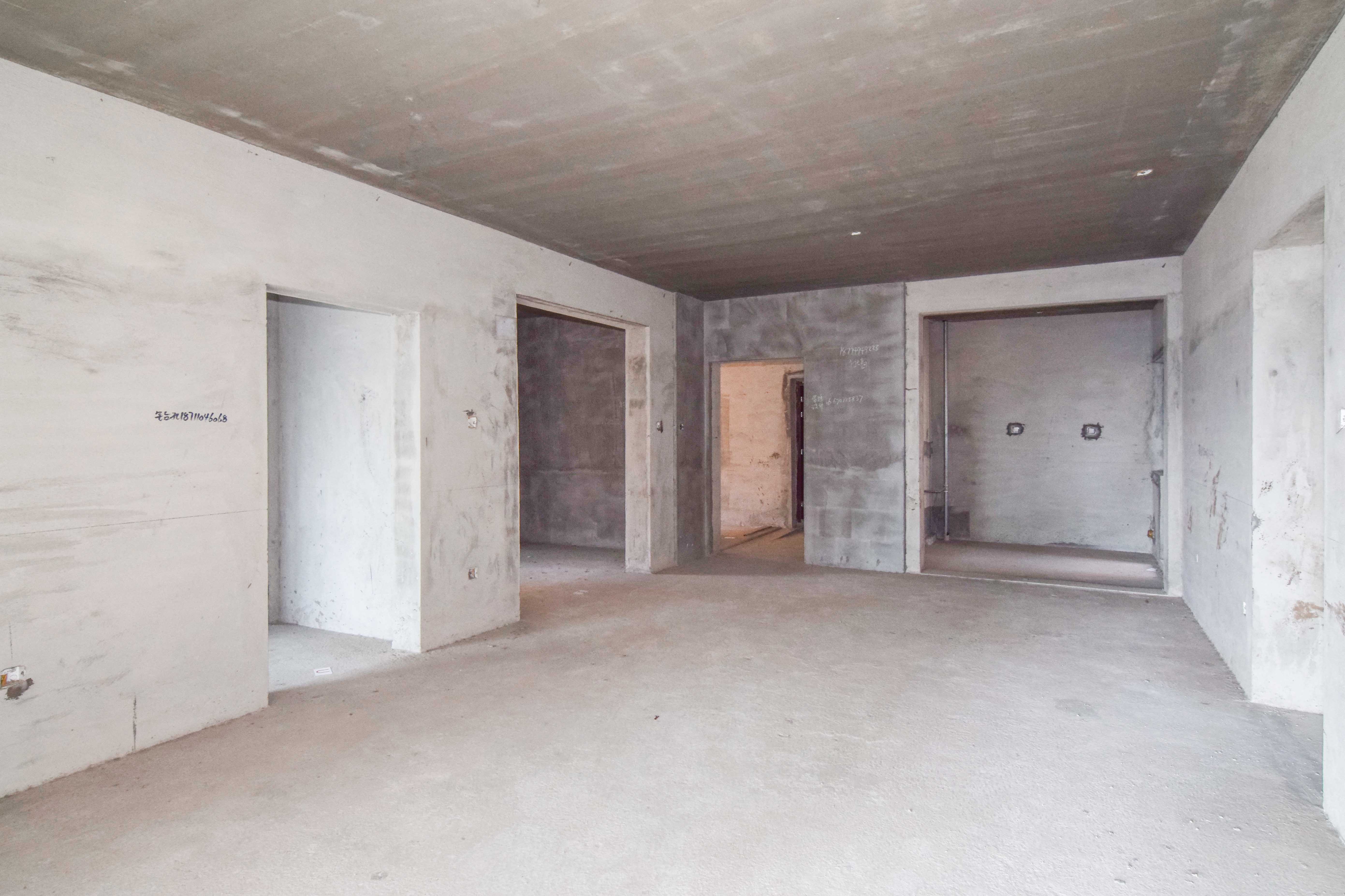 润和又一城 5室2厅2卫 107.8万 润和又一城 5室2厅2卫 107.8万客厅