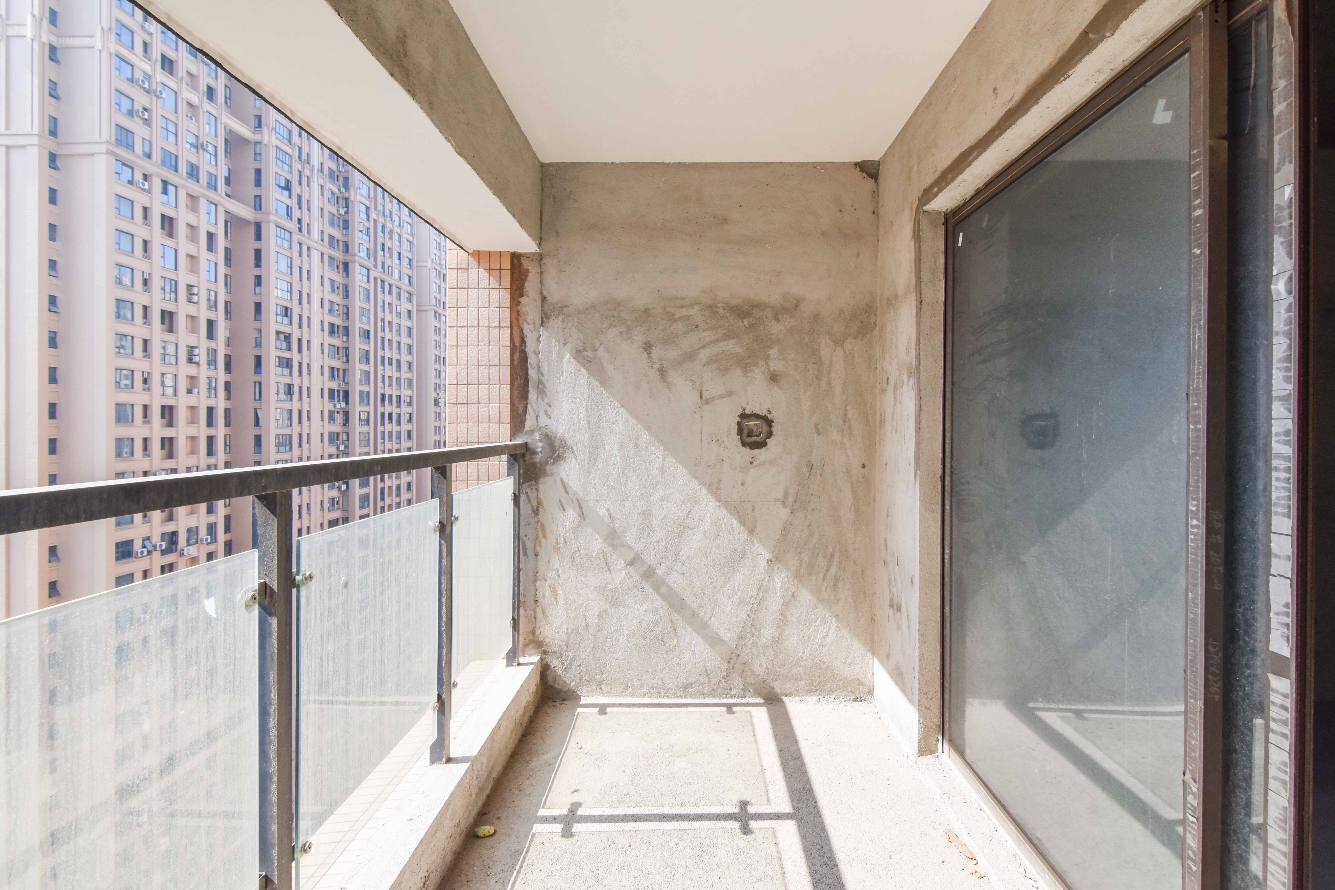 润和又一城 5室2厅2卫 107.8万 润和又一城 5室2厅2卫 107.8万阳台