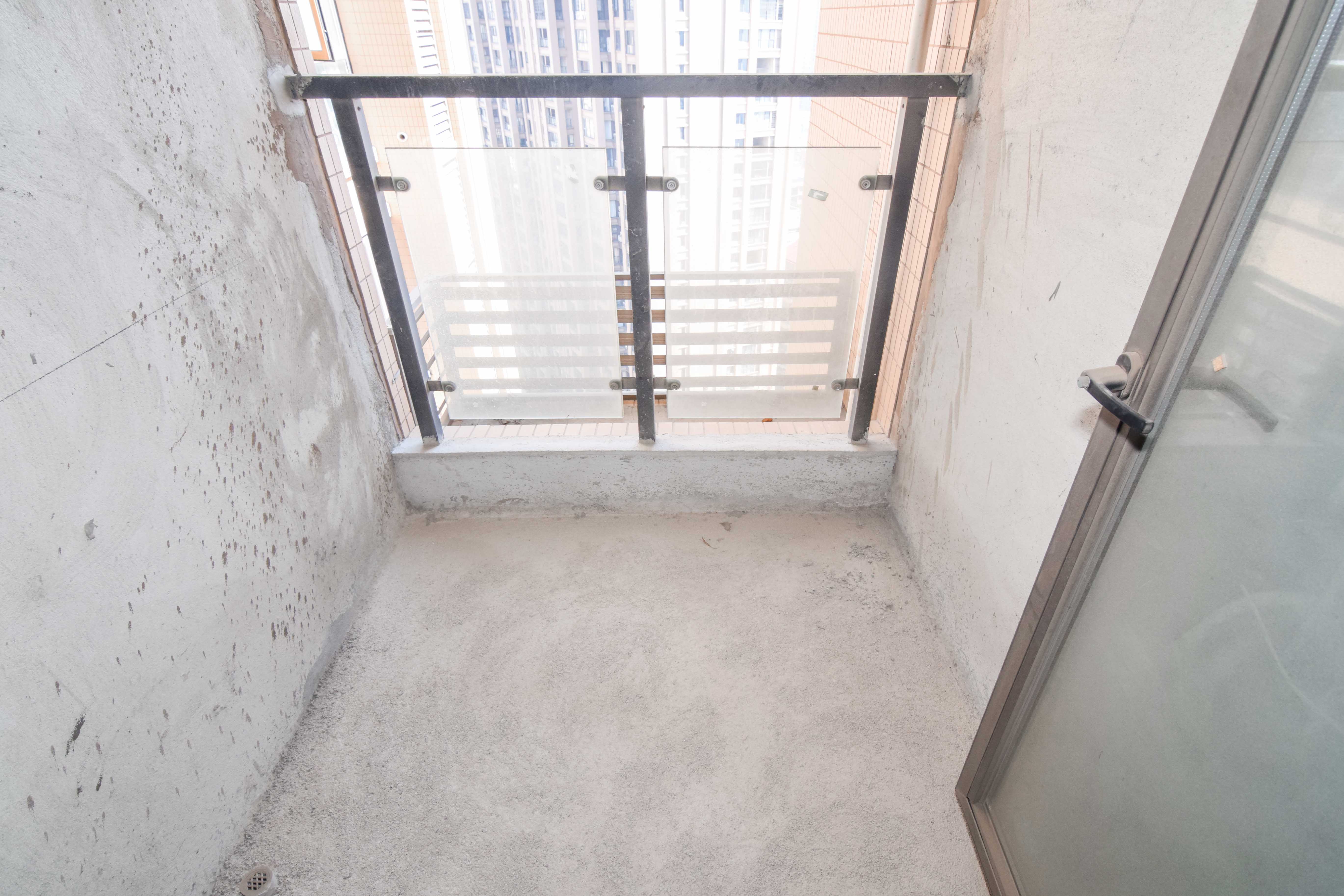 润和又一城 5室2厅2卫 107.8万 润和又一城 5室2厅2卫 107.8万阳台