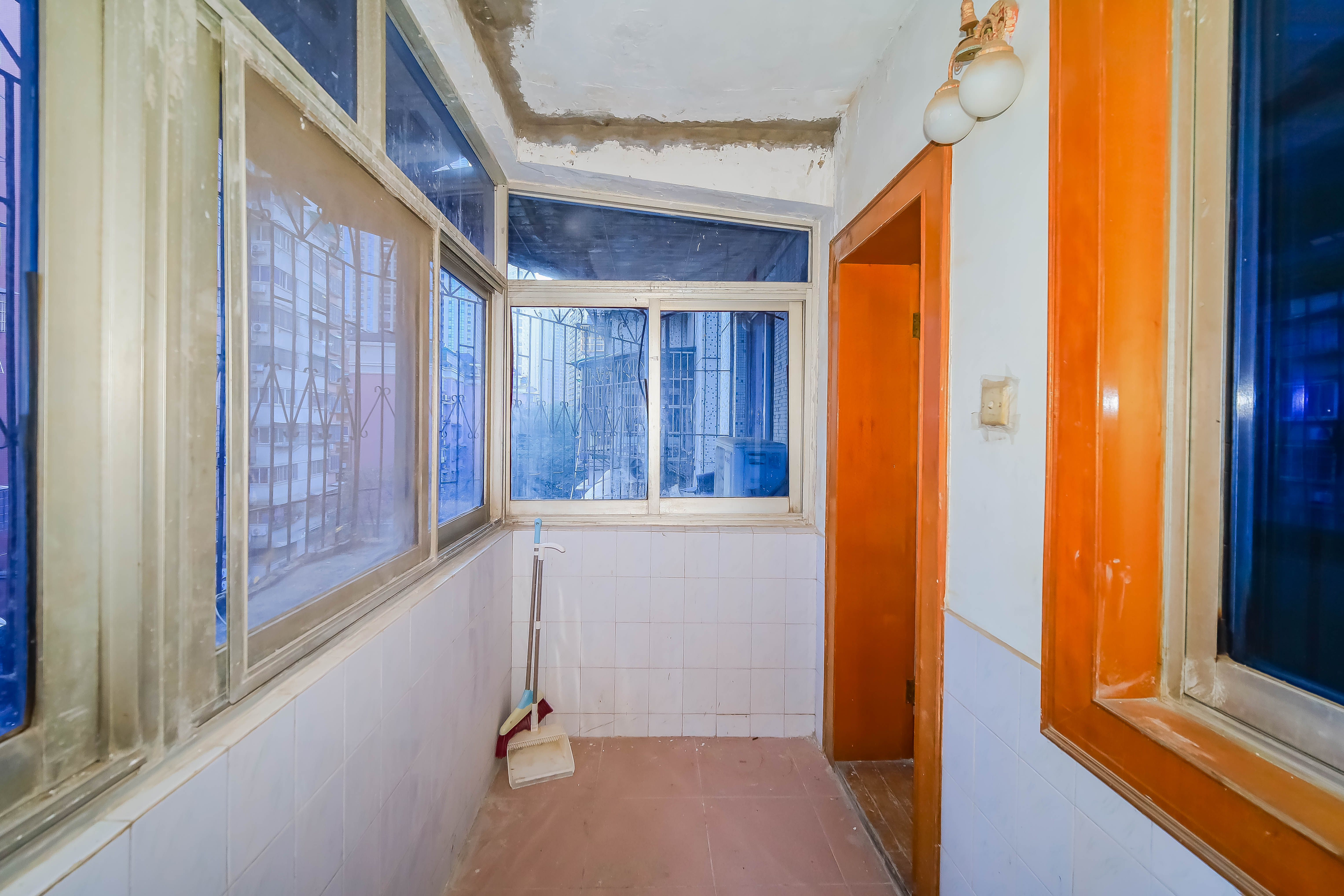 南建公寓  4室2厅2卫   73.20万其他