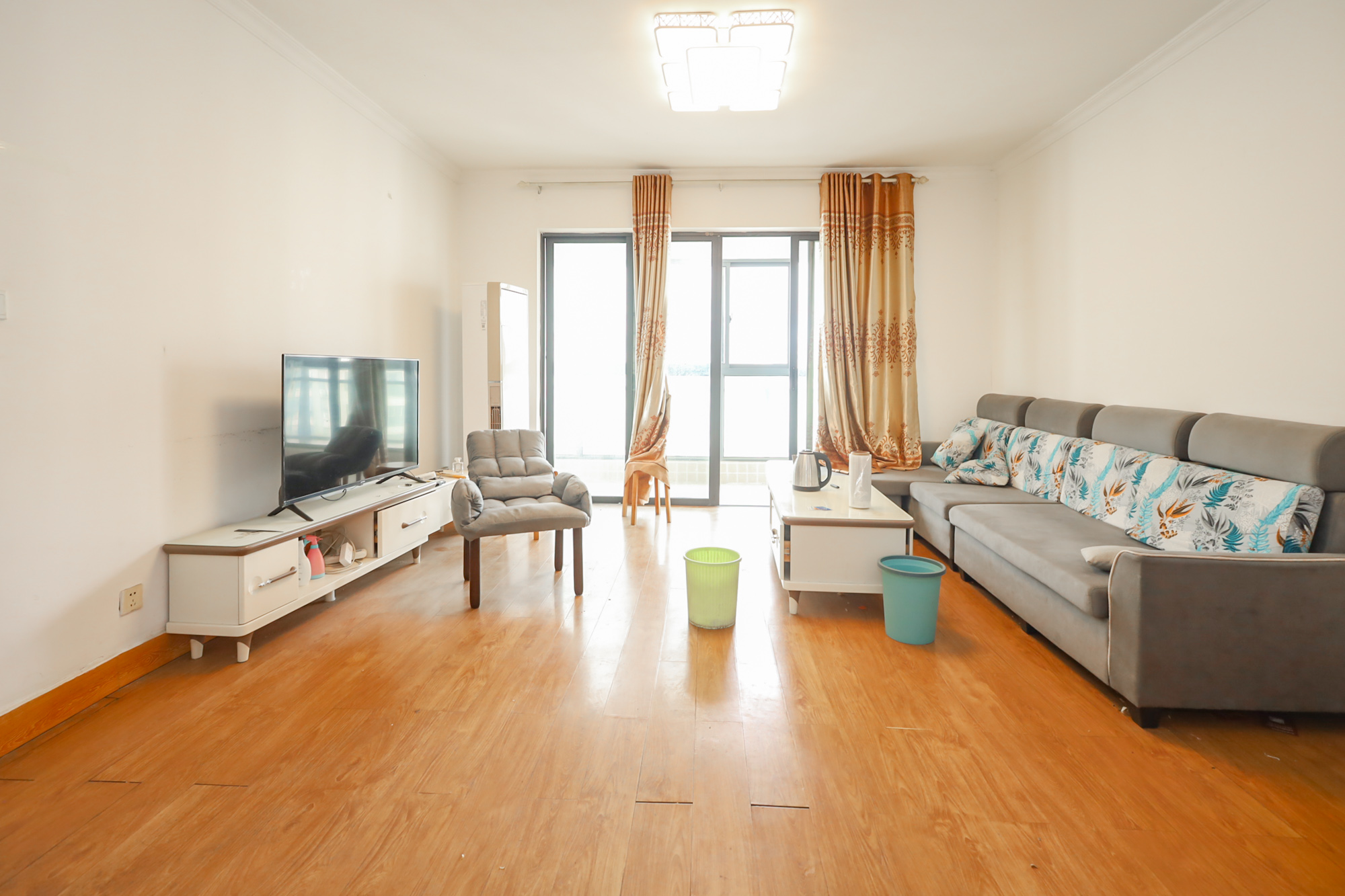 奥克斯广场 3室2厅1卫 118.0万 奥克斯广场 3室2厅1卫 118.0万客厅