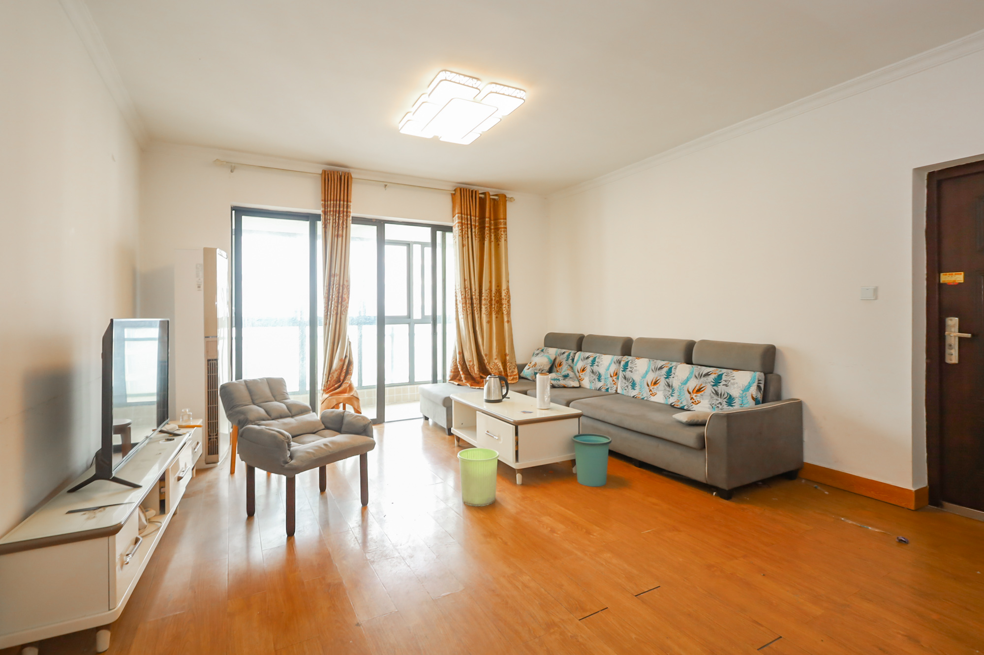 奥克斯广场 3室2厅1卫 118.0万 奥克斯广场 3室2厅1卫 118.0万客厅