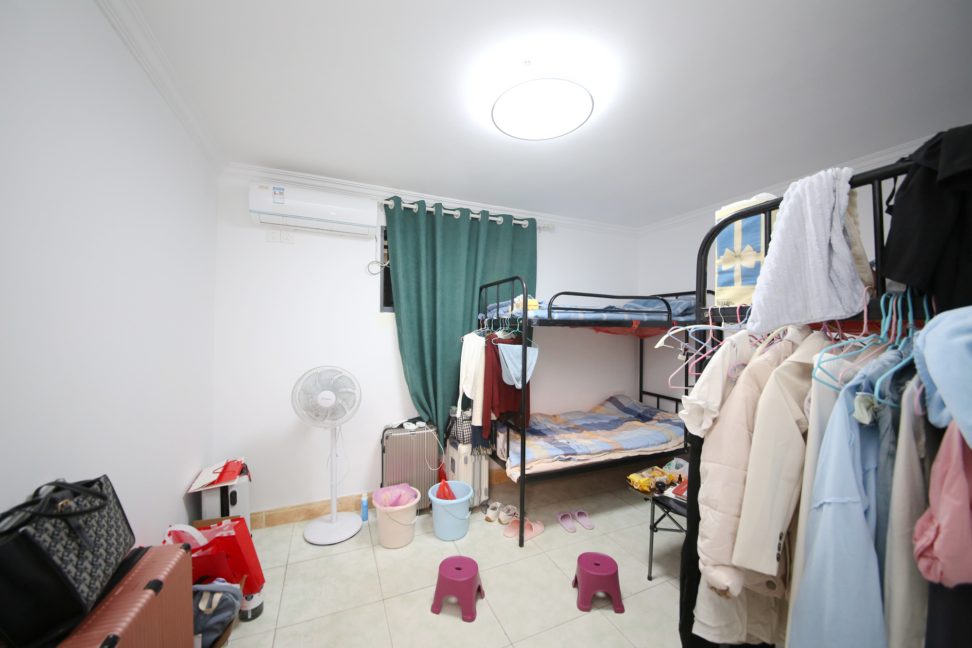 坡子街综合楼  1室0厅0卫   91.80万卧室