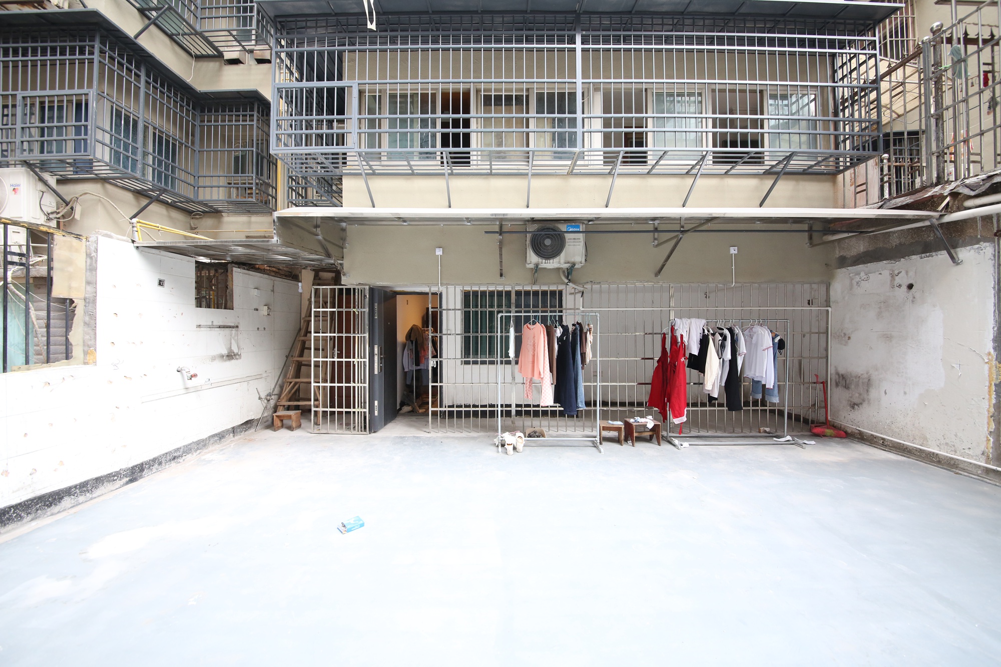 坡子街综合楼  1室0厅0卫   91.80万阳台