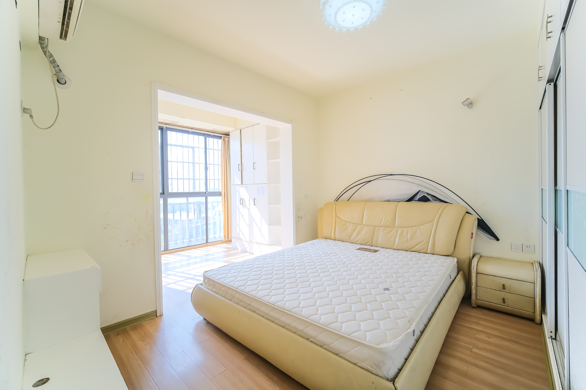 山水湾 3室2厅1卫 63.0万 山水湾 3室2厅1卫 63.0万卧室