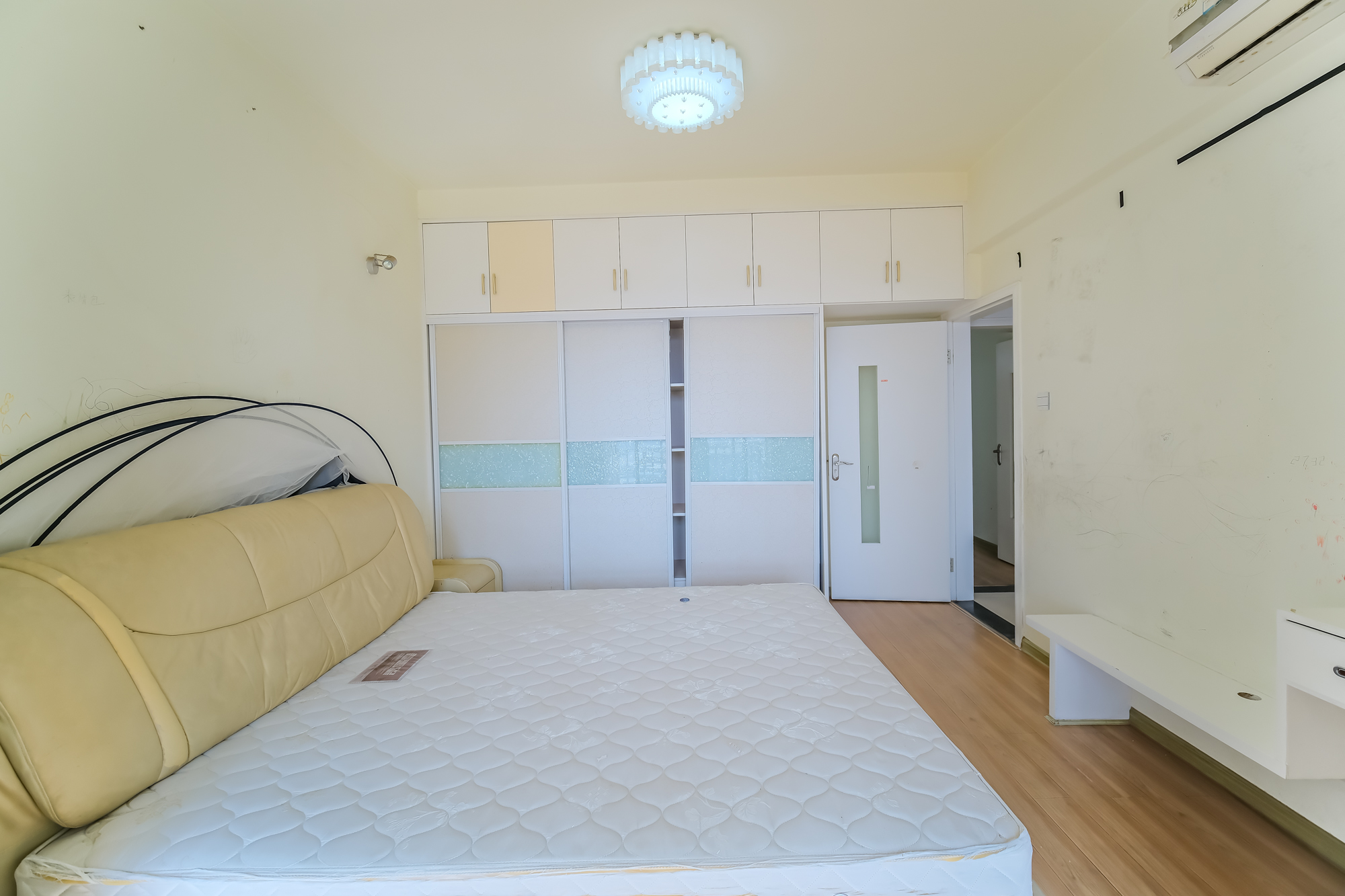 山水湾 3室2厅1卫 63.0万 山水湾 3室2厅1卫 63.0万卧室