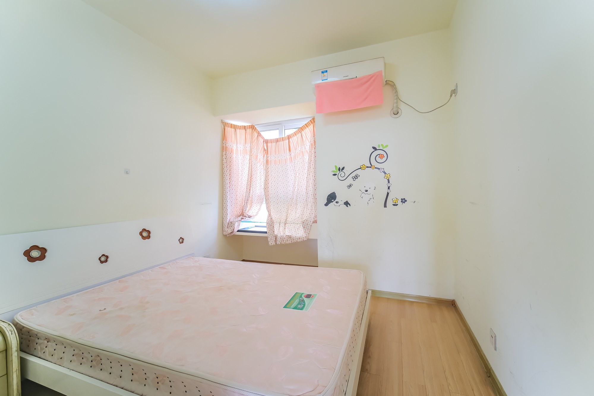 山水湾 3室2厅1卫 63.0万 山水湾 3室2厅1卫 63.0万卧室