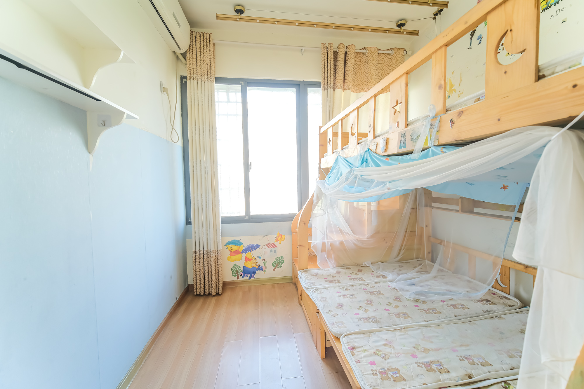 山水湾 3室2厅1卫 63.0万 山水湾 3室2厅1卫 63.0万卧室