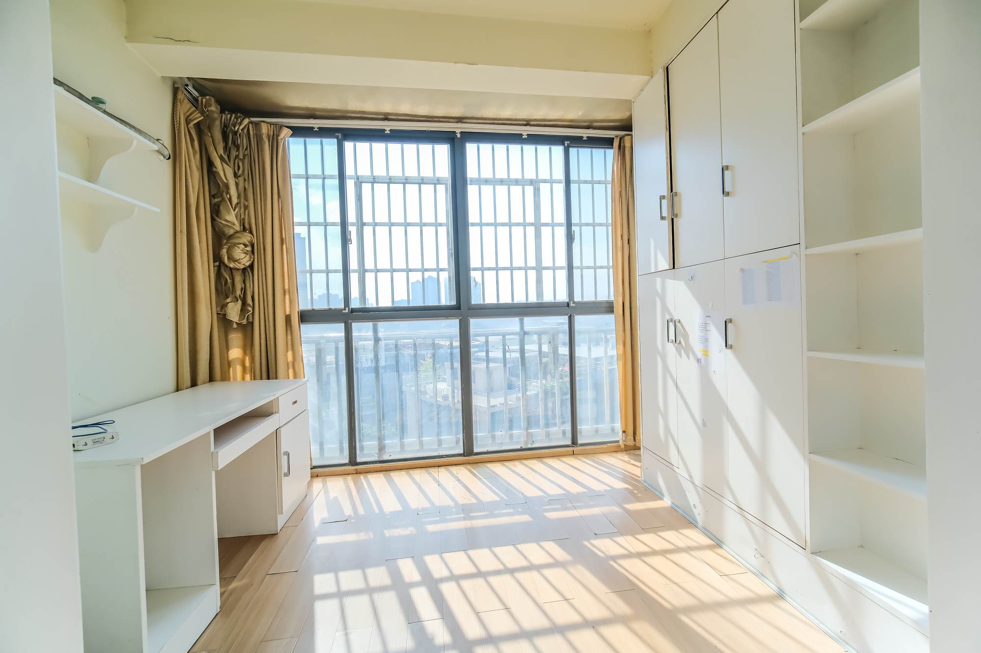 山水湾 3室2厅1卫 63.0万 山水湾 3室2厅1卫 63.0万阳台