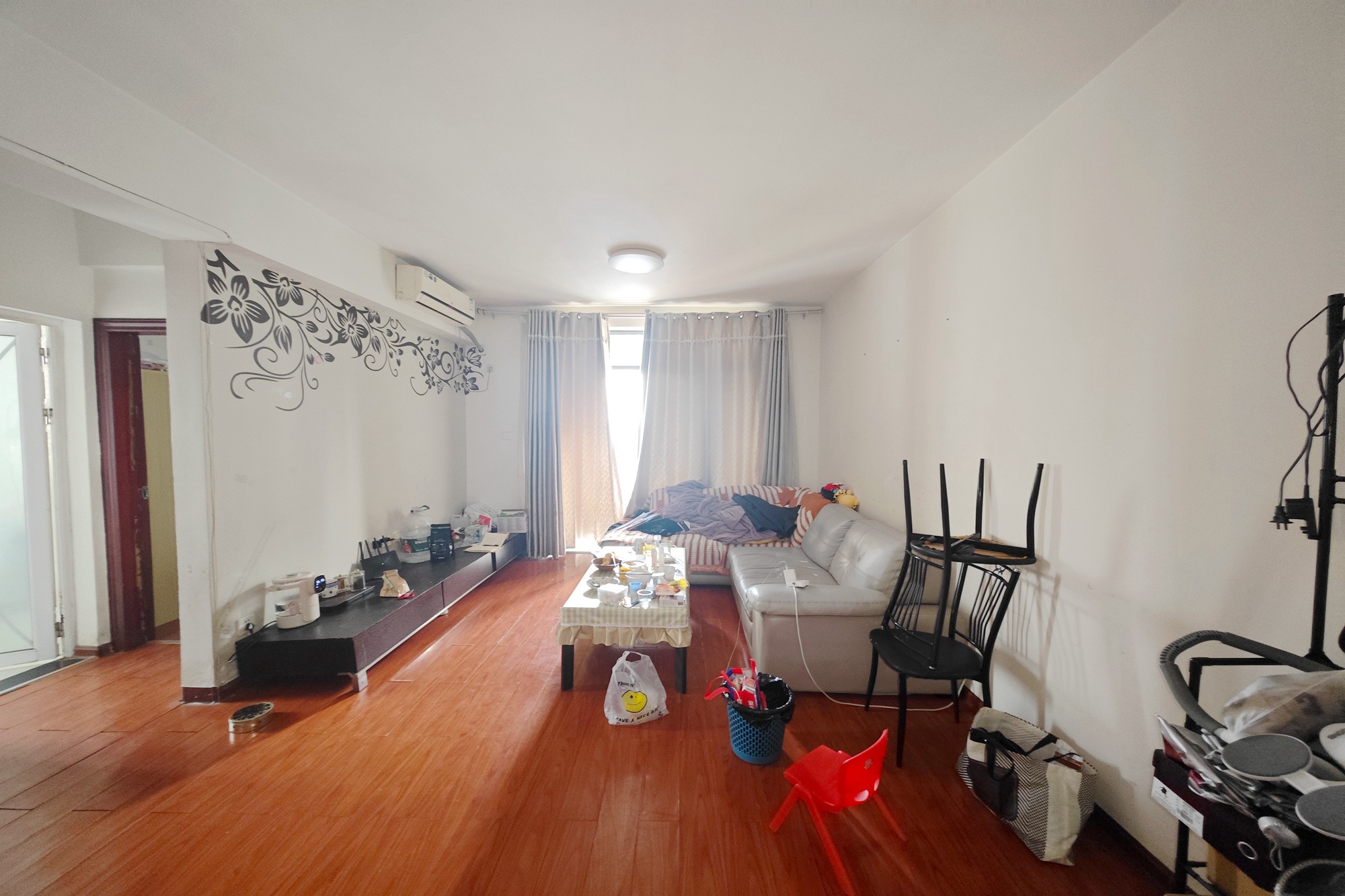 兰亭优壳(隽峰苑) 1室2厅1卫 68.0万 兰亭优壳(隽峰苑) 1室2厅1卫 68.0万客厅