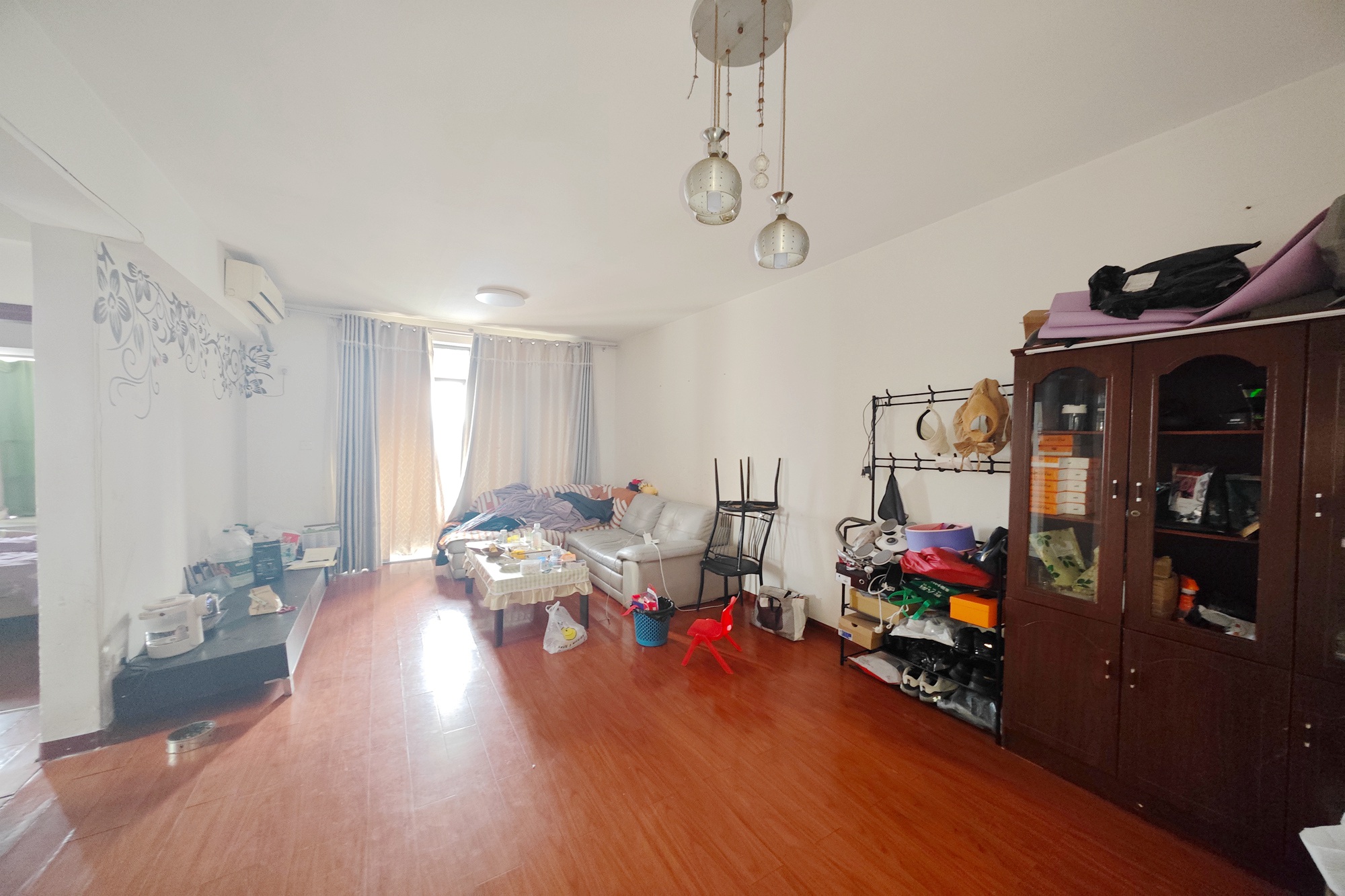 兰亭优壳(隽峰苑) 1室2厅1卫 68.0万 兰亭优壳(隽峰苑) 1室2厅1卫 68.0万客厅