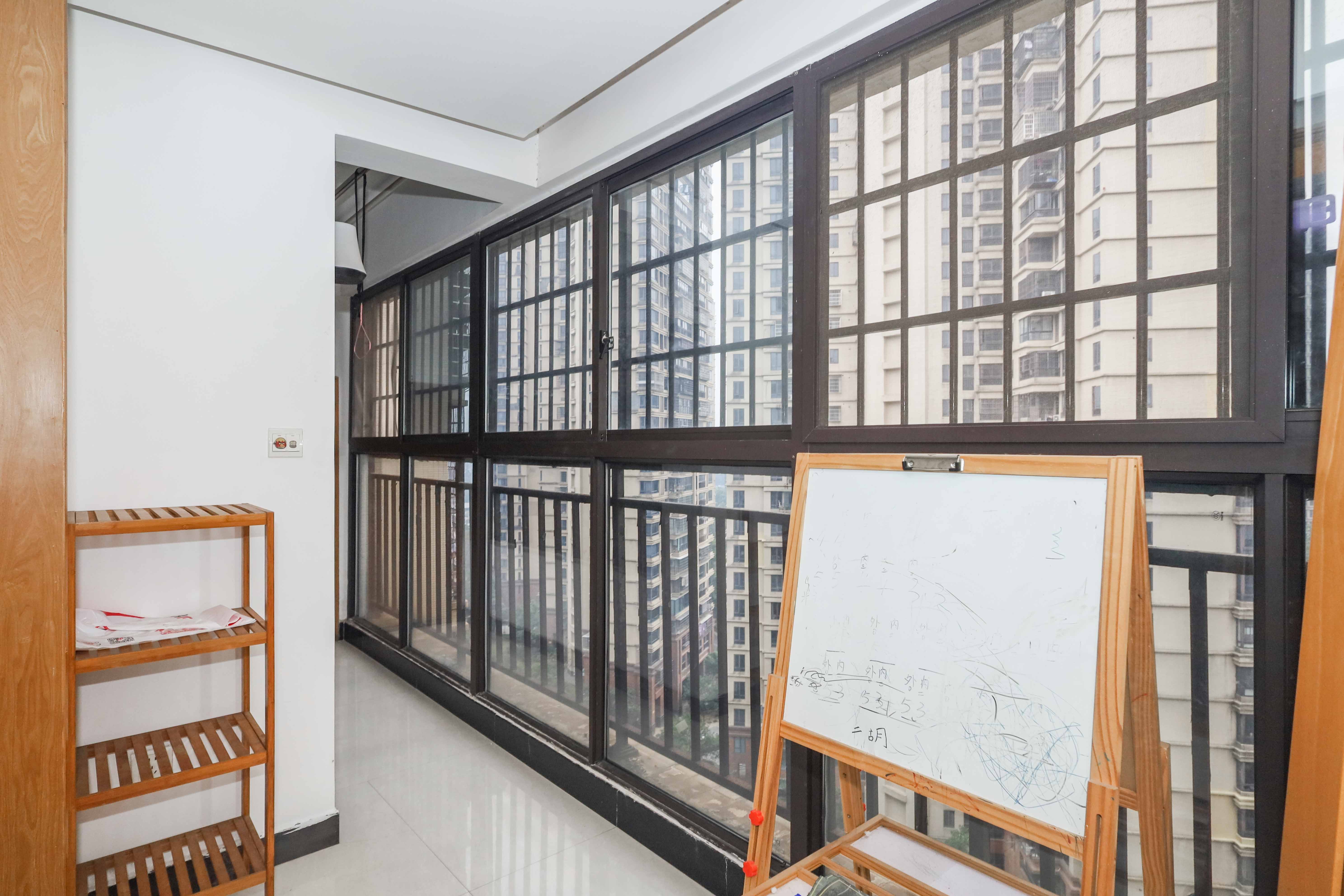 保利麓谷林语E区  3室2厅1卫   99.00万阳台