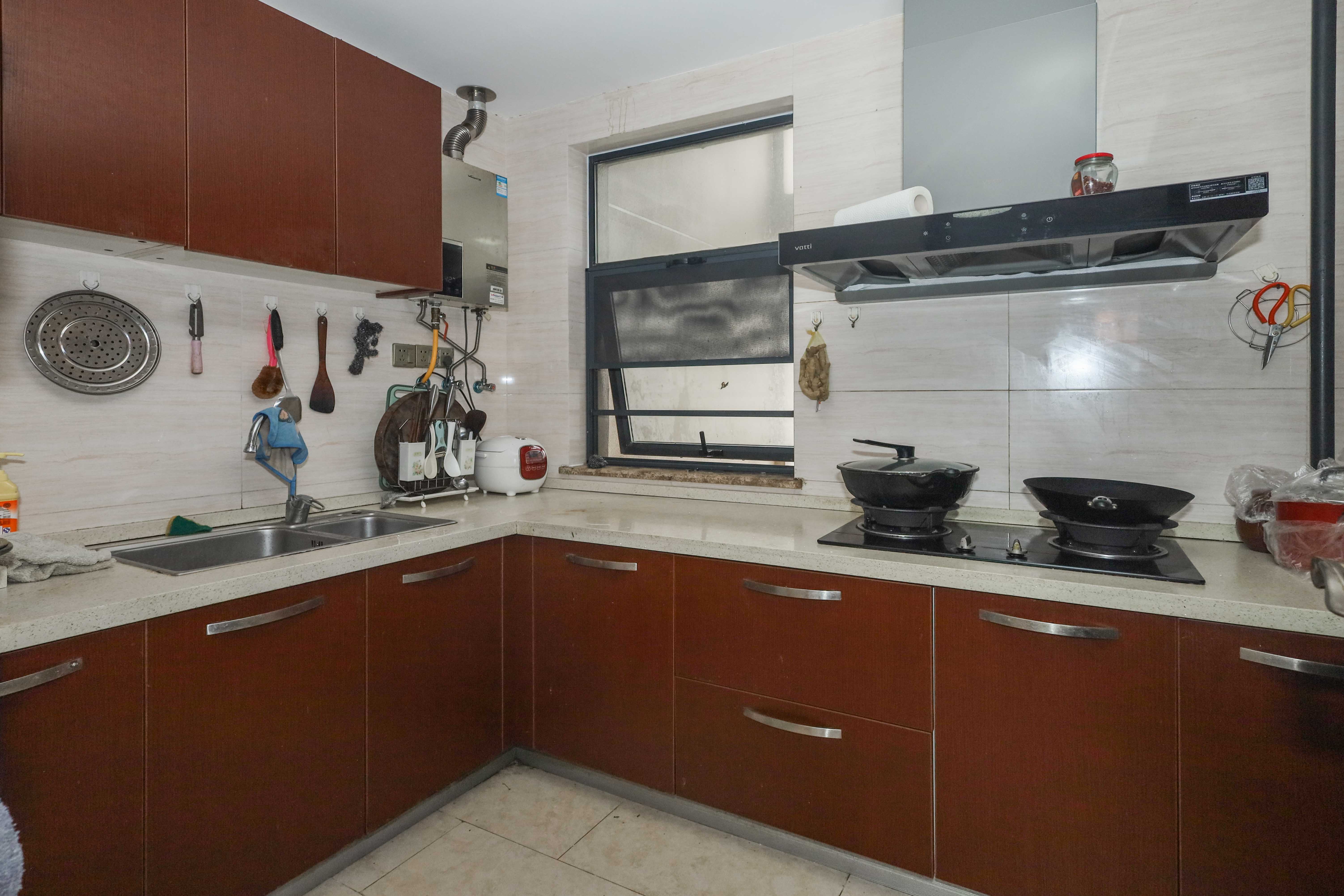 好莱城(弘德西街) 3室2厅1卫 89.0万 好莱城(弘德西街) 3室2厅1卫 89.0万厨房