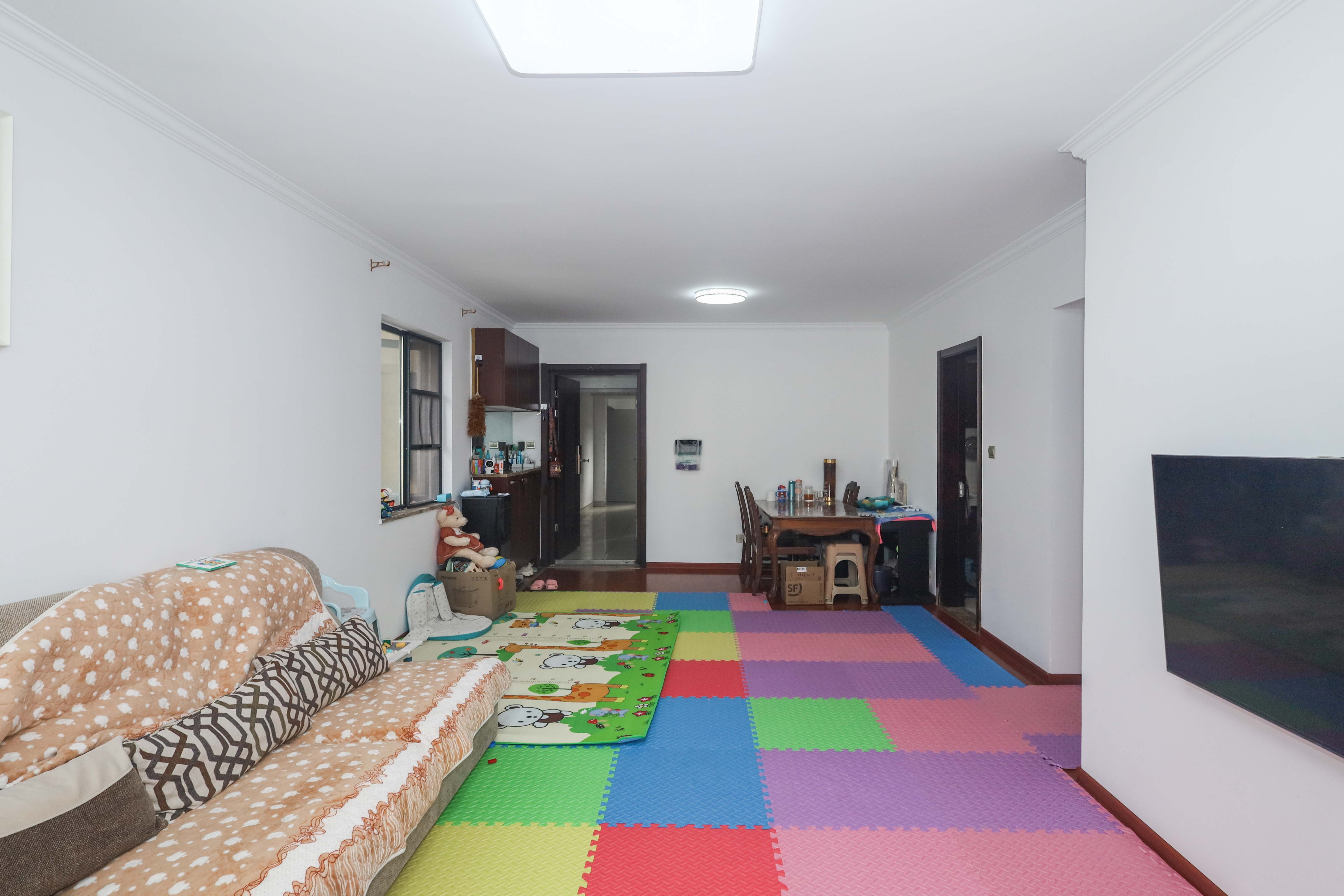 好莱城(弘德西街) 3室2厅1卫 89.0万 好莱城(弘德西街) 3室2厅1卫 89.0万客厅