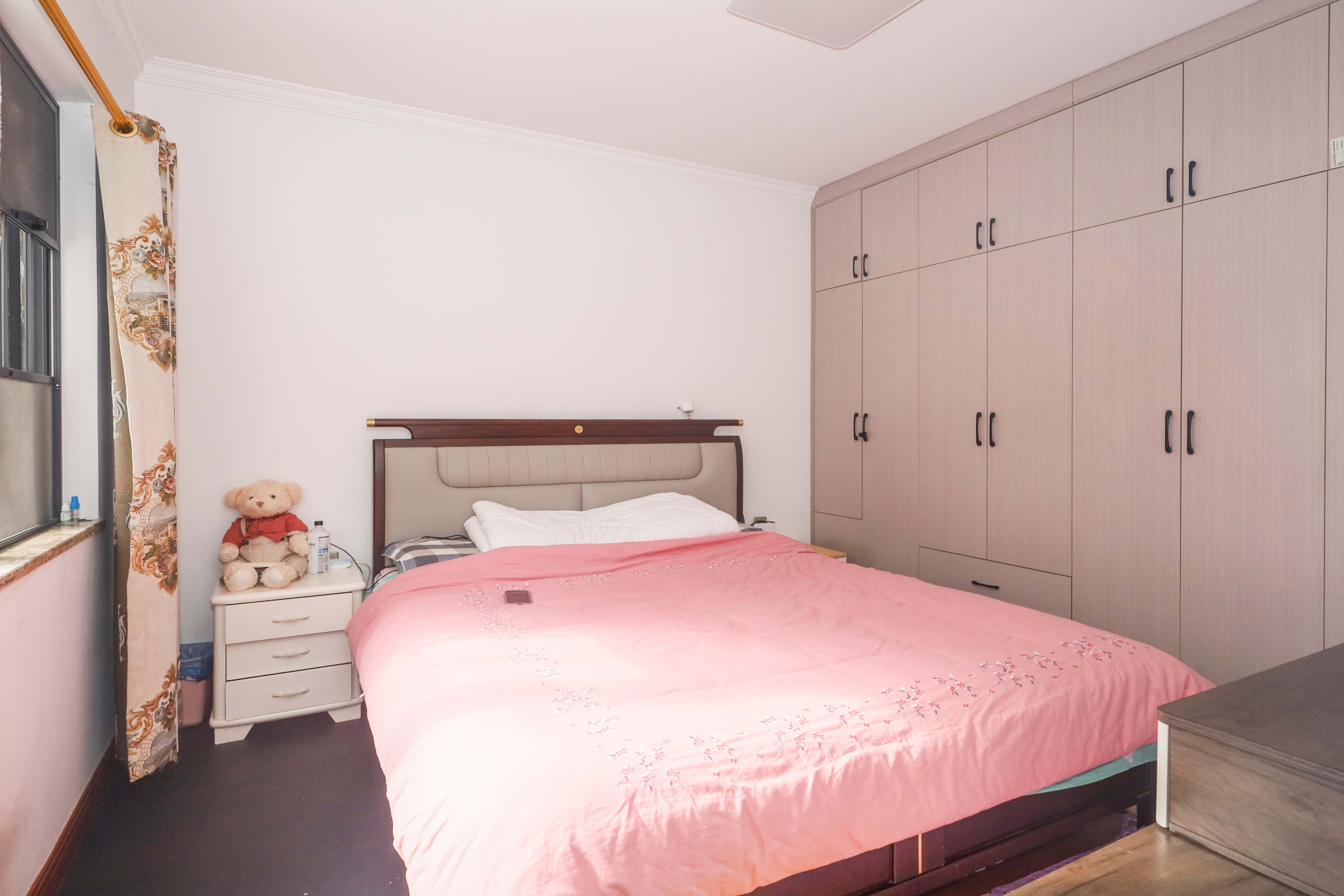 好莱城(弘德西街) 3室2厅1卫 89.0万 好莱城(弘德西街) 3室2厅1卫 89.0万卧室