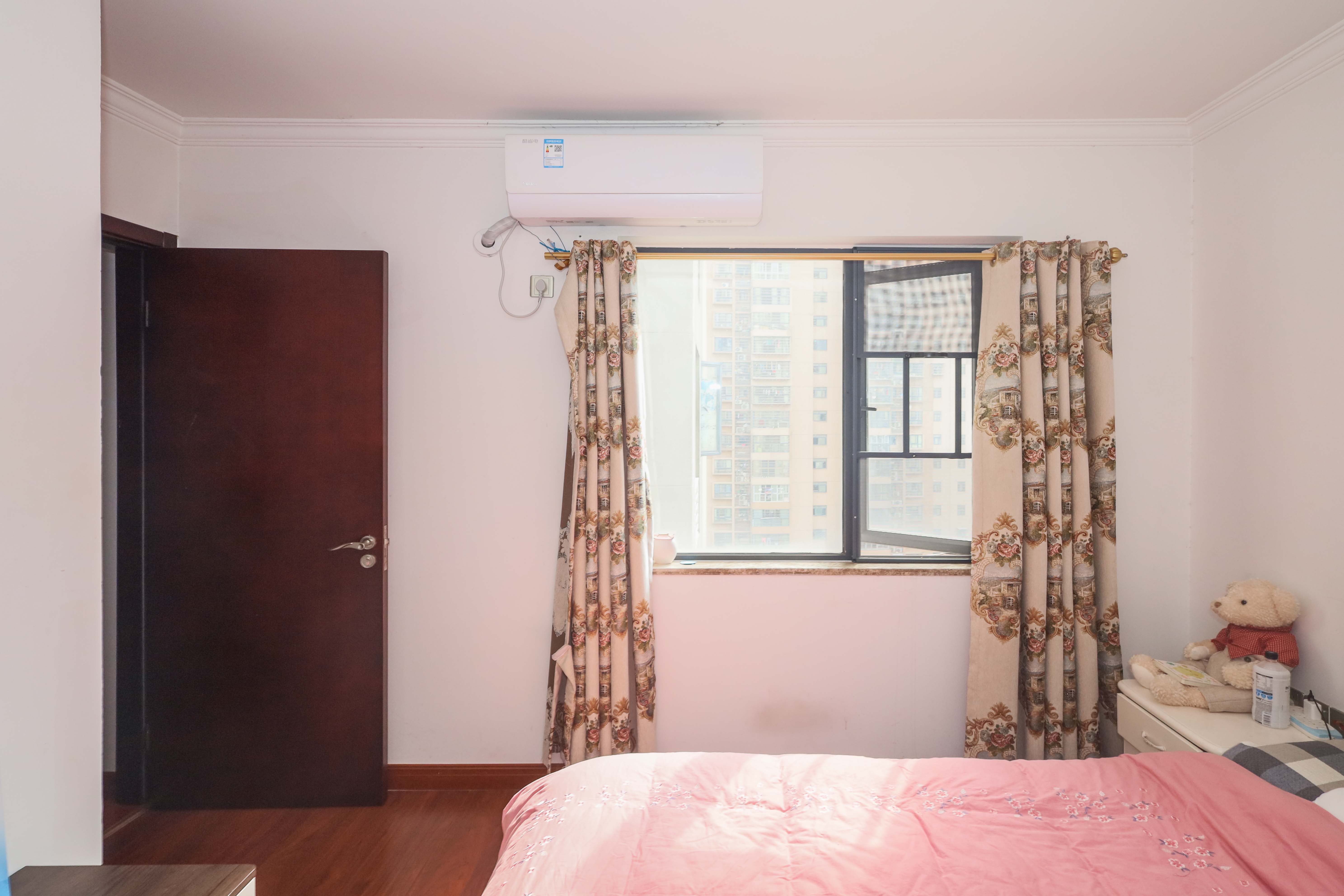 好莱城(弘德西街) 3室2厅1卫 89.0万 好莱城(弘德西街) 3室2厅1卫 89.0万卧室