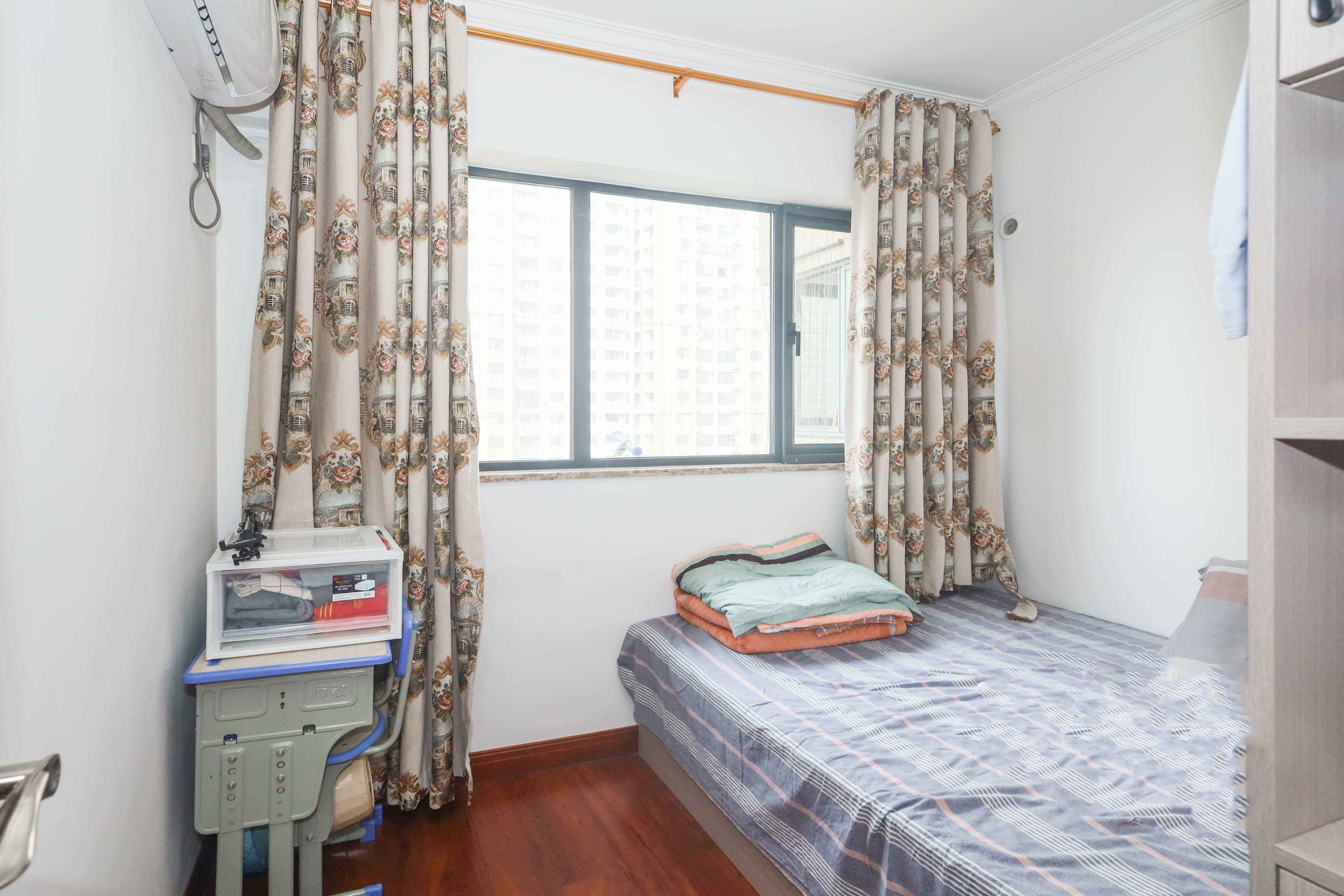 好莱城(弘德西街) 3室2厅1卫 89.0万 好莱城(弘德西街) 3室2厅1卫 89.0万卧室