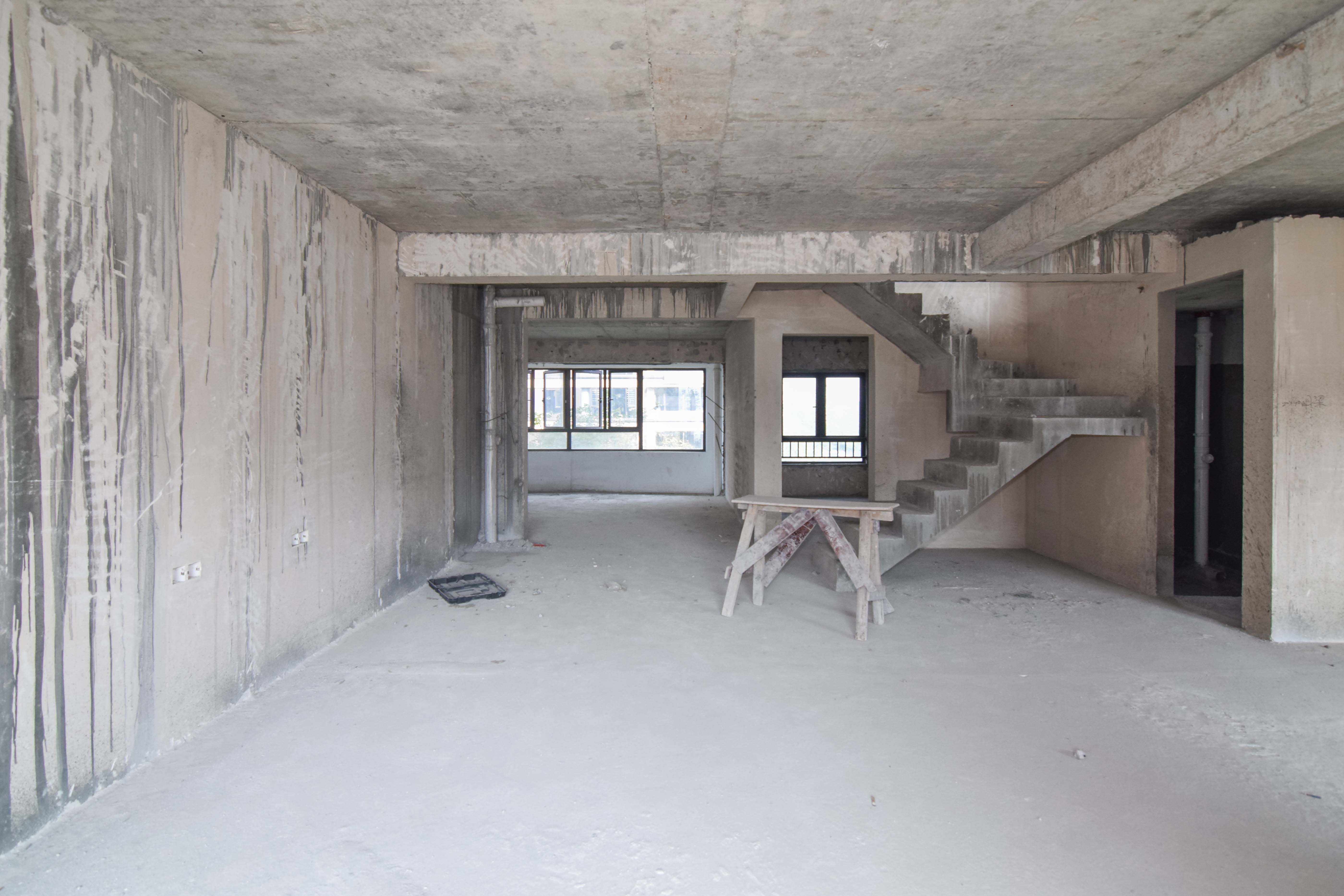 阳光城联利悦澜府  4室2厅2卫    140.0万 阳光城联利悦澜府  4室2厅2卫    140.0万客厅