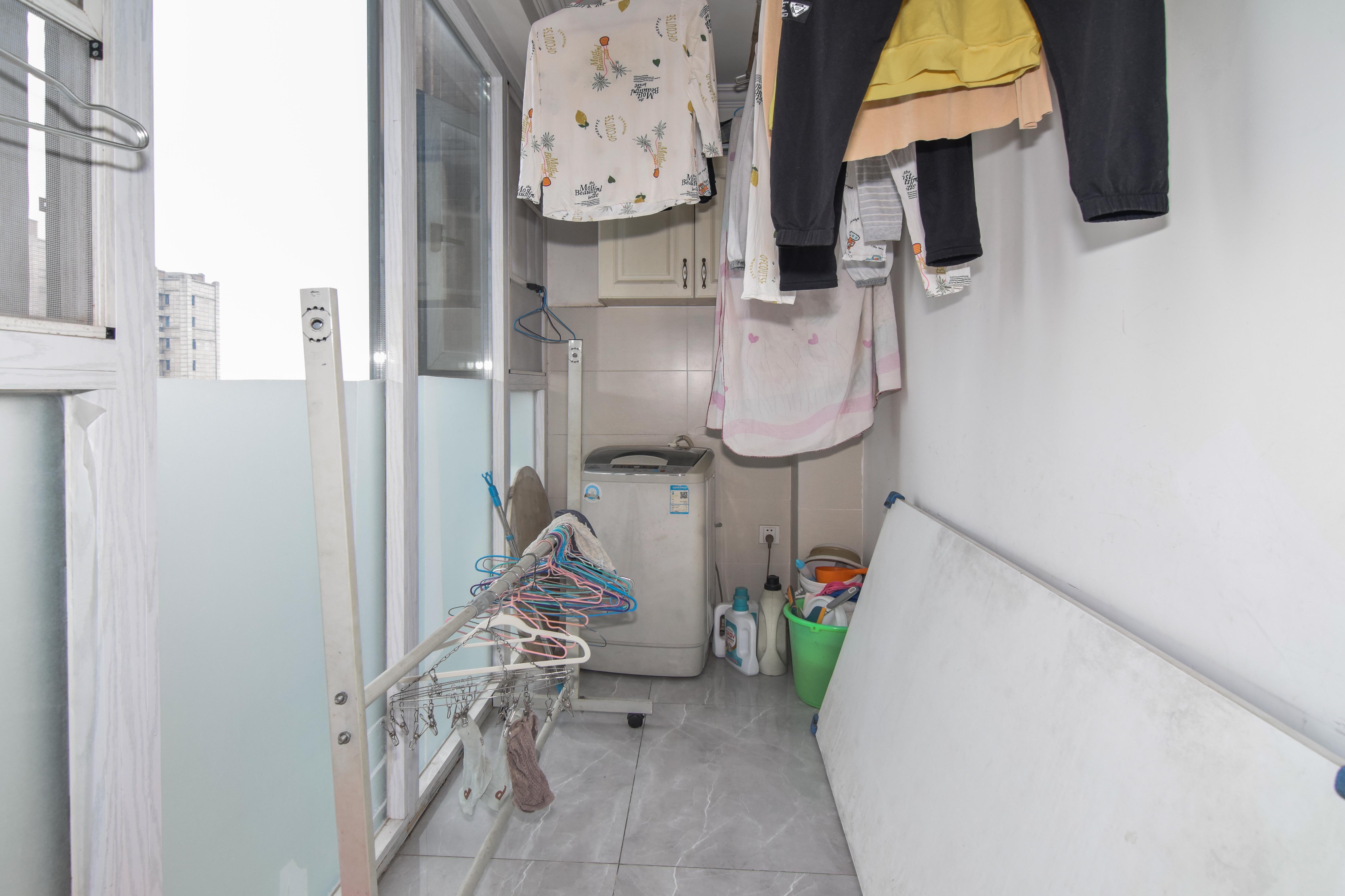 才子城  4室2厅2卫   72.80万阳台