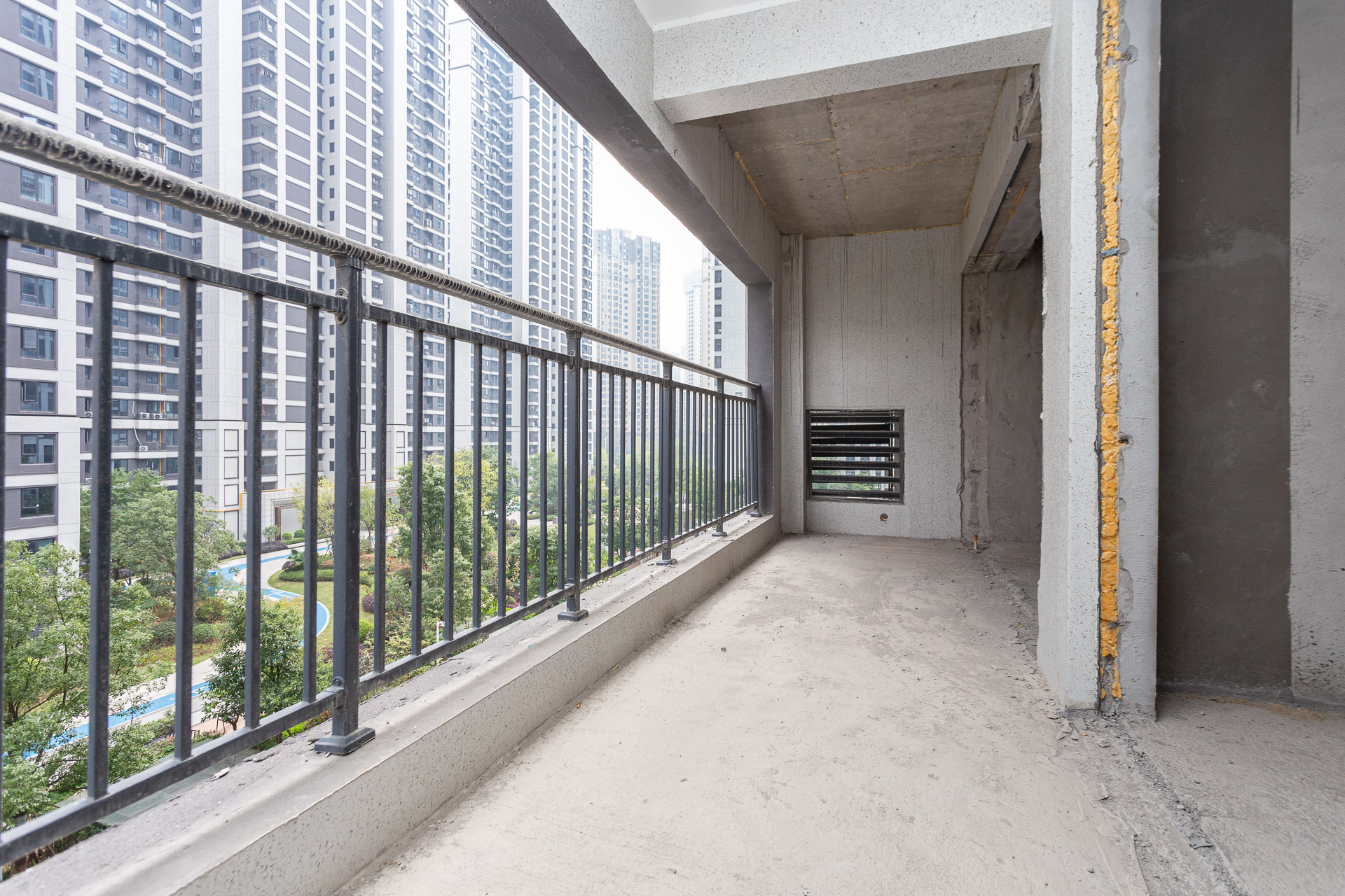 越秀湘江星汇城二期 4室2厅2卫 134.0万 越秀湘江星汇城二期 4室2厅2卫 134.0万阳台