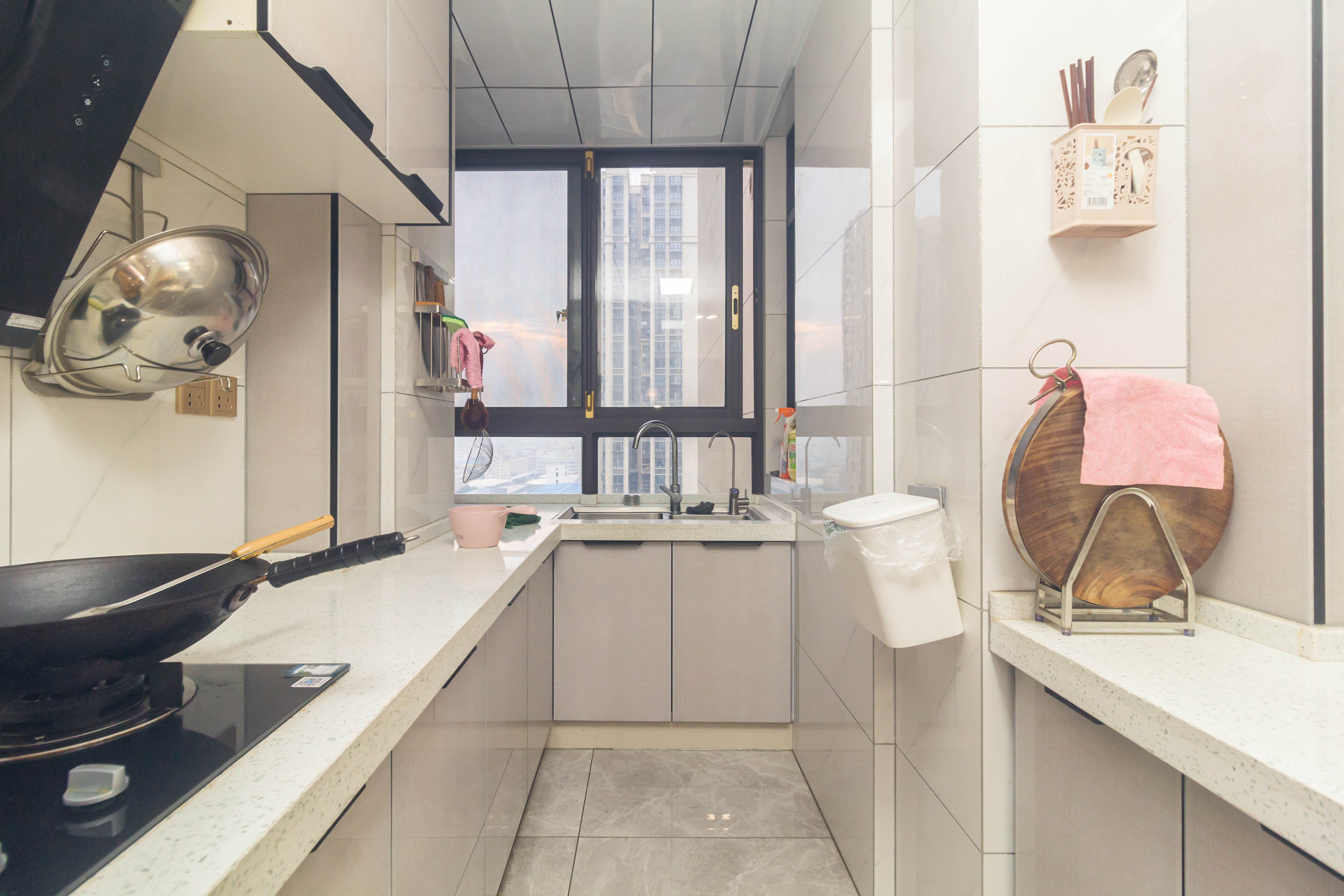 财汇新天地(财汇商务广场) 3室2厅2卫 78.0万 财汇新天地(财汇商务广场) 3室2厅2卫 78.0万厨房