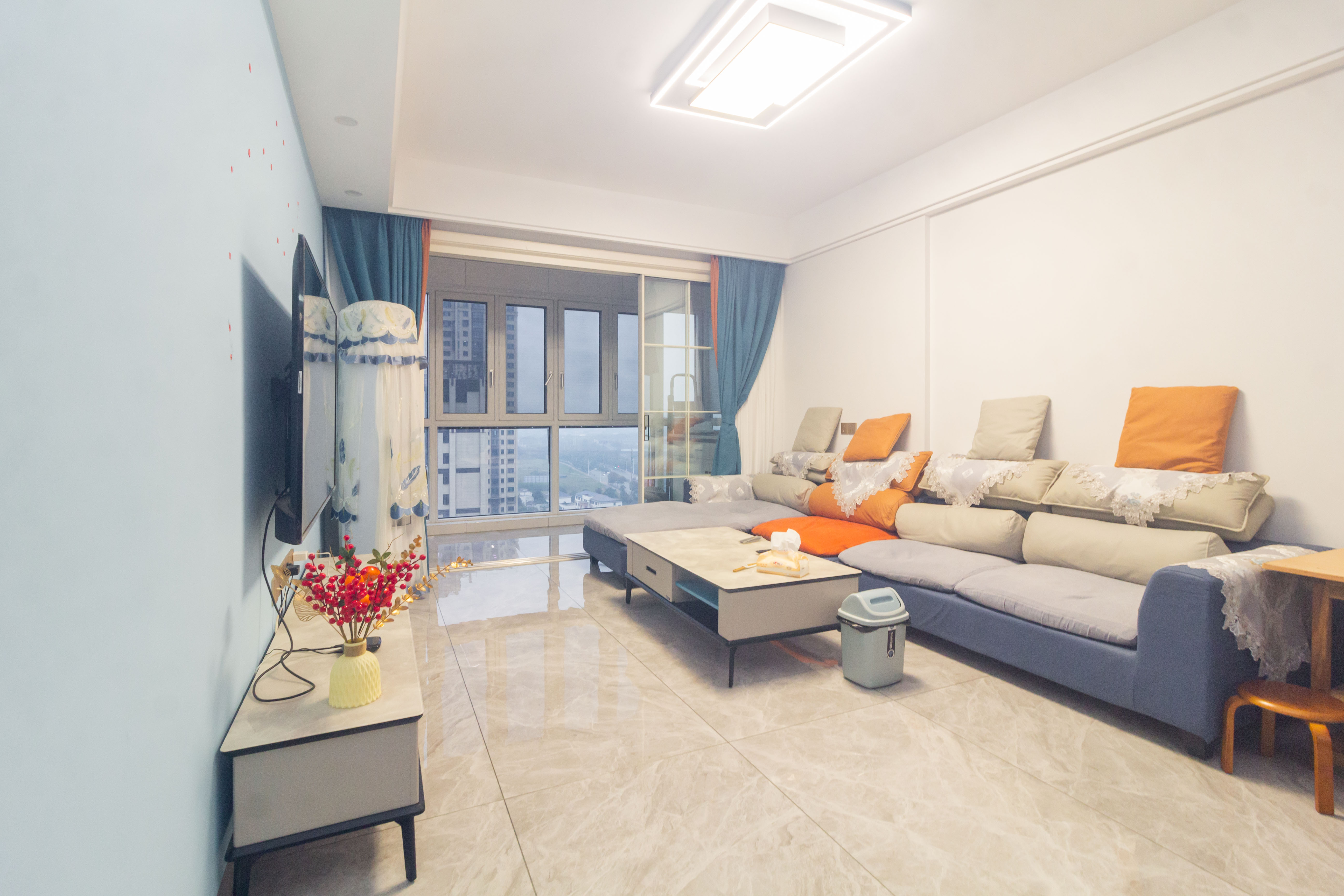 财汇新天地(财汇商务广场) 3室2厅2卫 78.0万 财汇新天地(财汇商务广场) 3室2厅2卫 78.0万客厅