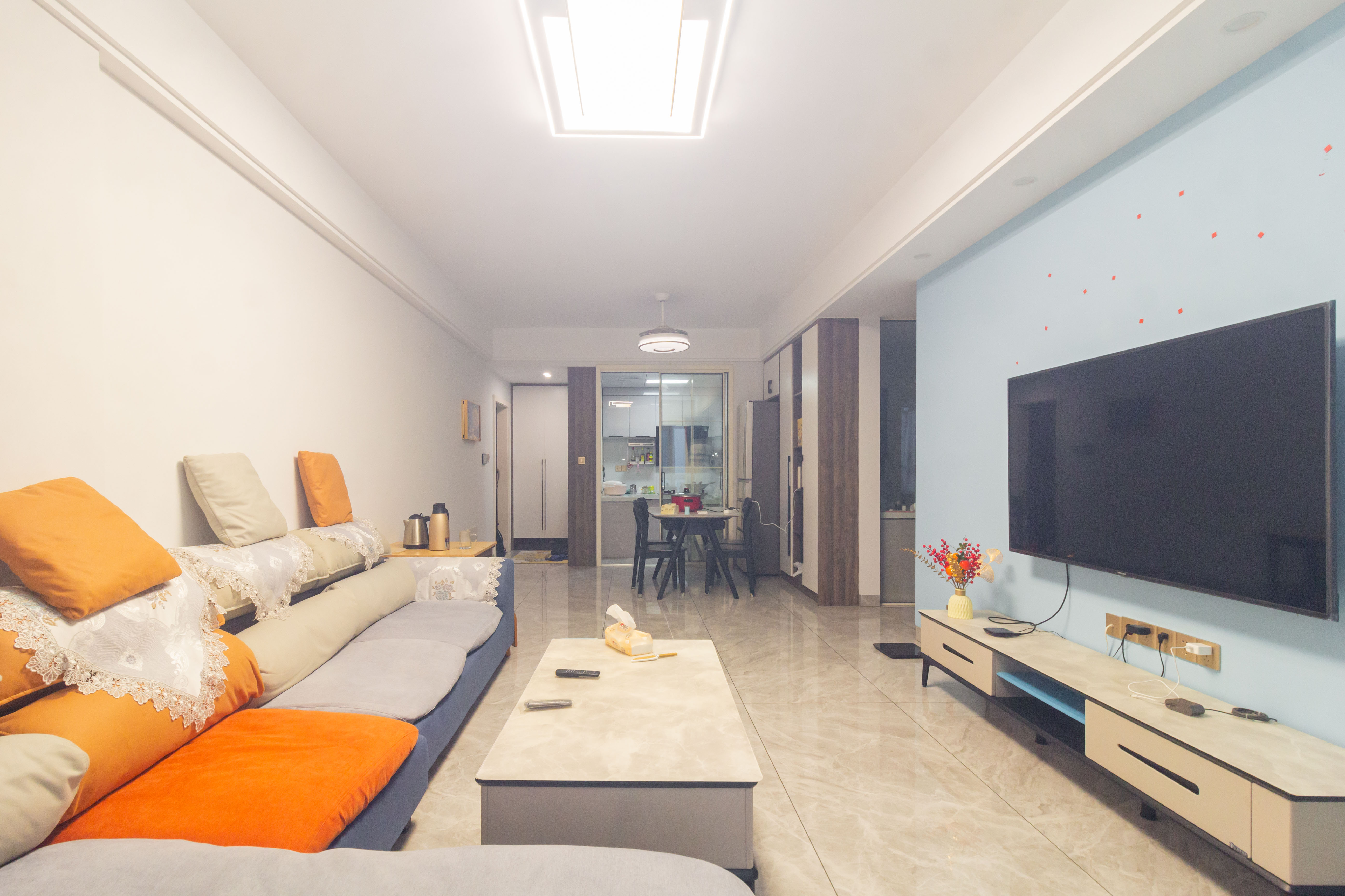 财汇新天地(财汇商务广场) 3室2厅2卫 78.0万 财汇新天地(财汇商务广场) 3室2厅2卫 78.0万客厅